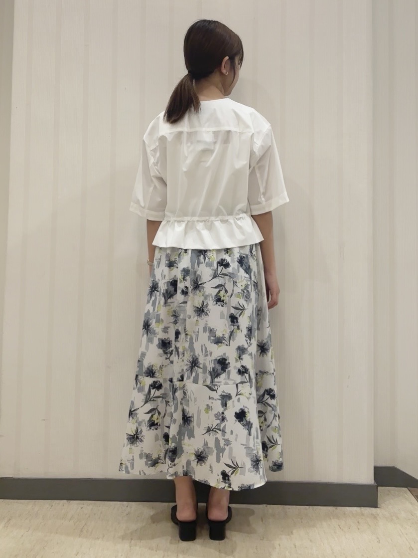 ちひさんの「INDIVI｜【洗える／SETUP可能】アートフラワープリントスカート」を使ったコーディネート