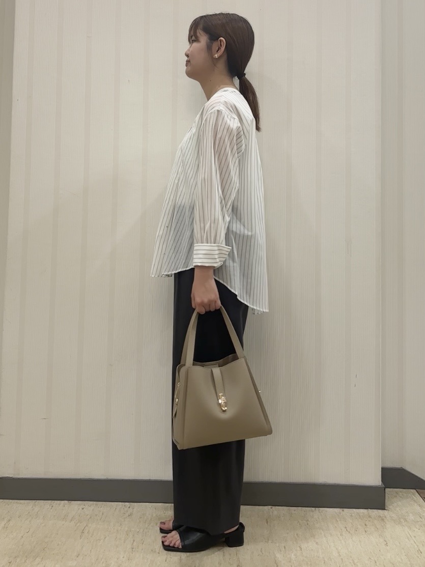 ちひさんの「INDIVI｜【褒められパンツ／洗える／ウエストゴム】ワイドタックパンツ」を使ったコーディネート