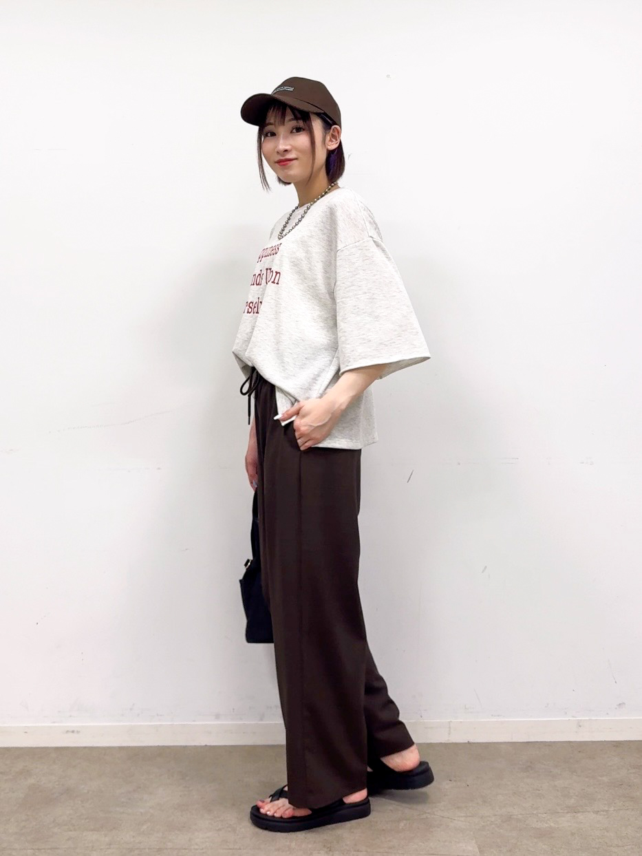𝐜𝐡𝐢𝐤𝐚さんの「SHOO･LA･RUE｜【洗濯機可/S-LL/選べる6柄】切りっぱなしお袖がこなれカジュアル 5分袖シアーTシャツ」を使ったコーディネート