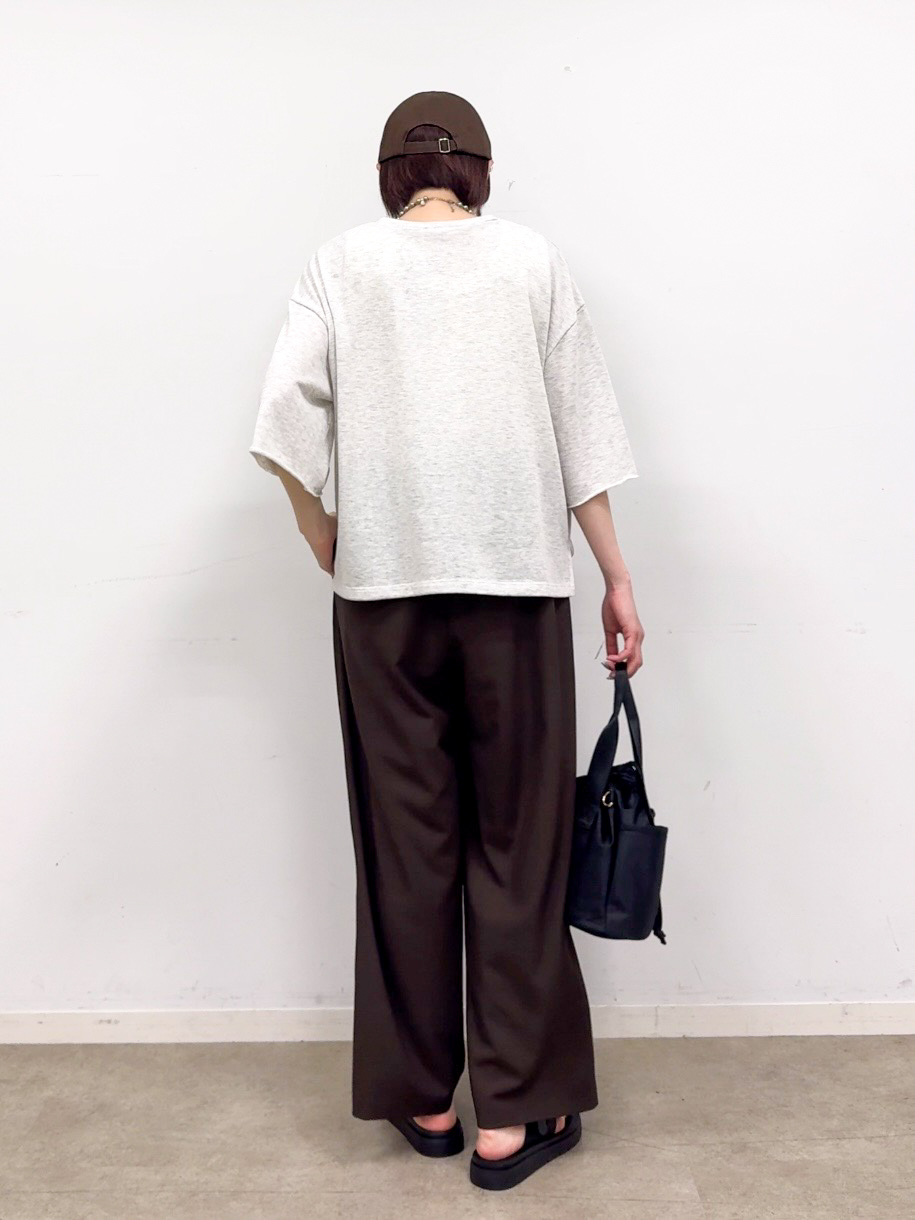 𝐜𝐡𝐢𝐤𝐚さんの「SHOO･LA･RUE｜【洗濯機可/S-LL/選べる6柄】切りっぱなしお袖がこなれカジュアル 5分袖シアーTシャツ」を使ったコーディネート