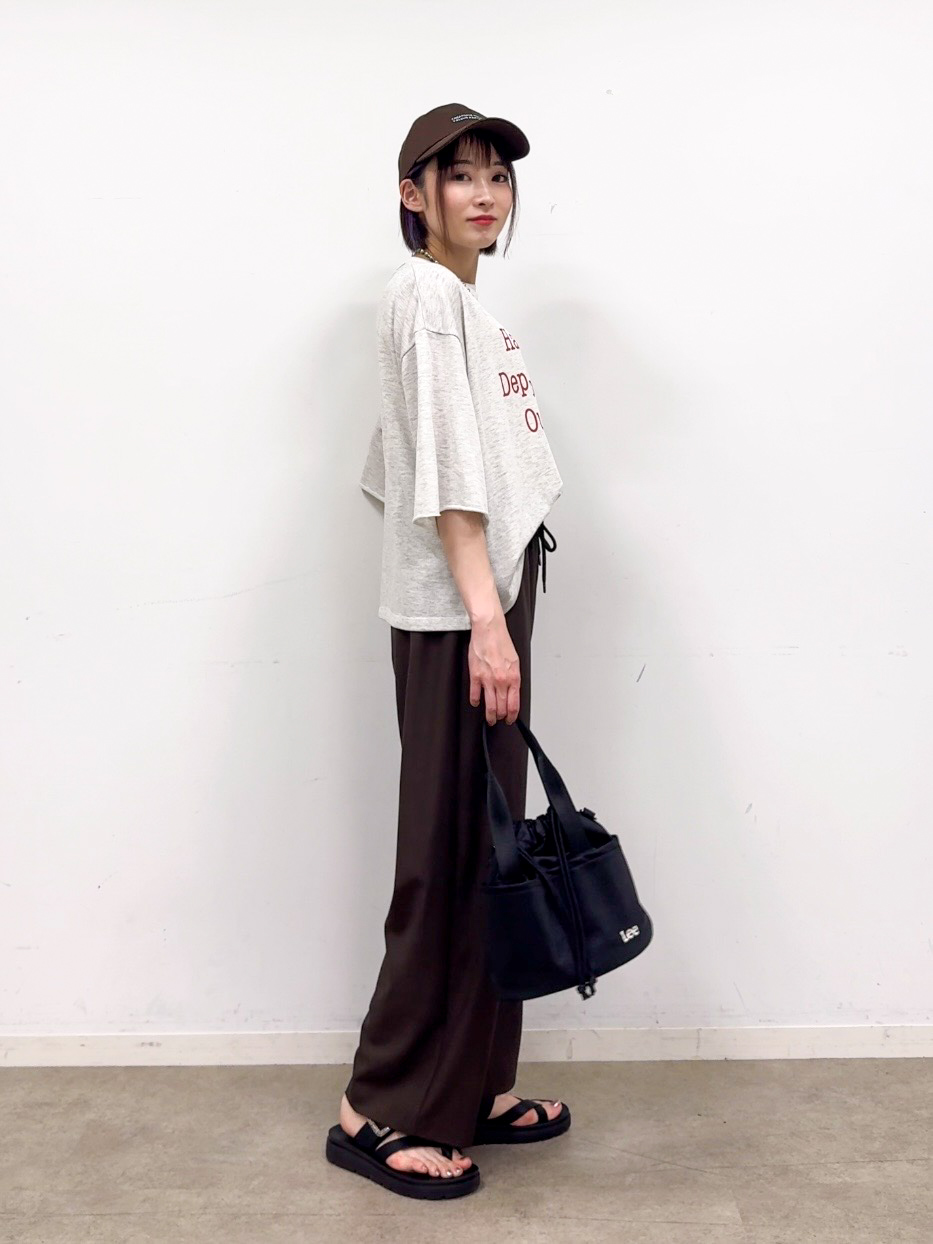 𝐜𝐡𝐢𝐤𝐚さんの「SHOO･LA･RUE｜【洗濯機可/S-LL/選べる6柄】切りっぱなしお袖がこなれカジュアル 5分袖シアーTシャツ」を使ったコーディネート