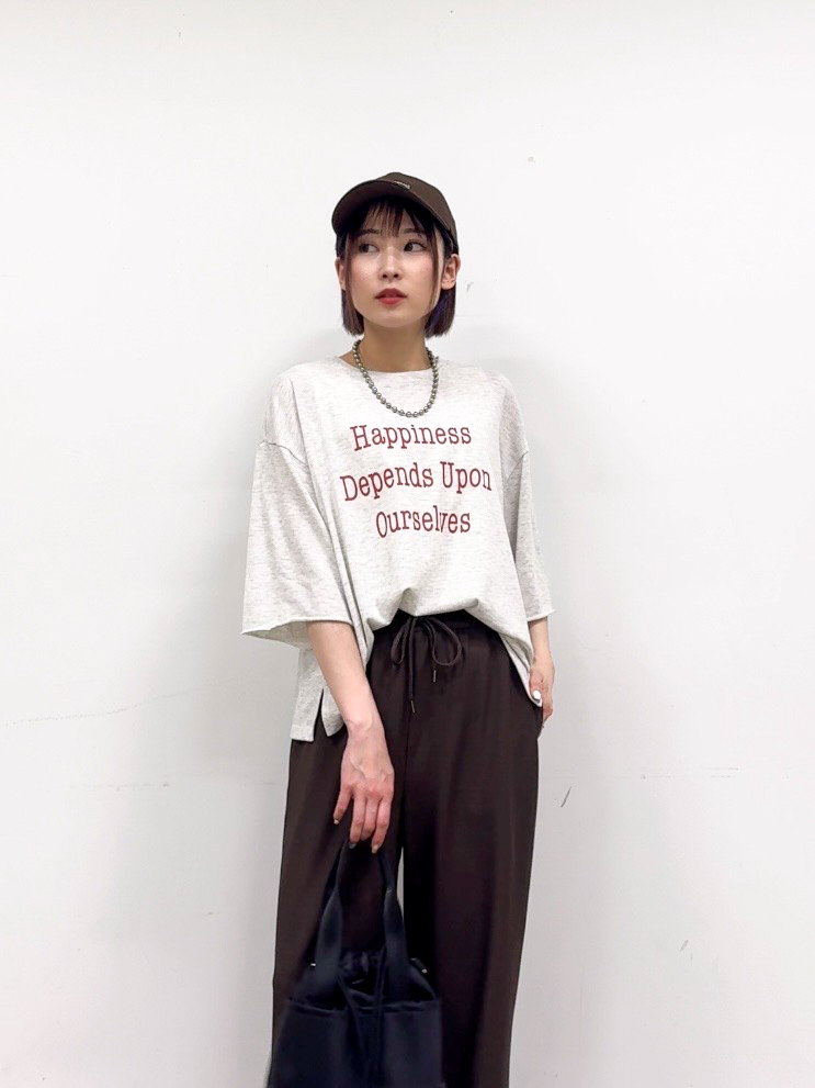 𝐜𝐡𝐢𝐤𝐚さんの「SHOO･LA･RUE｜【洗濯機可/S-LL/選べる6柄】切りっぱなしお袖がこなれカジュアル 5分袖シアーTシャツ」を使ったコーディネート