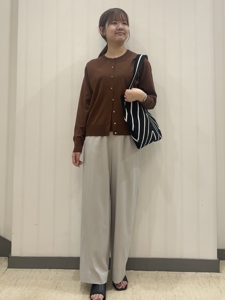 ちひさんの「INDIVI｜【褒められパンツ／洗える／ウエストゴム】ワイドタックパンツ」を使ったコーディネート