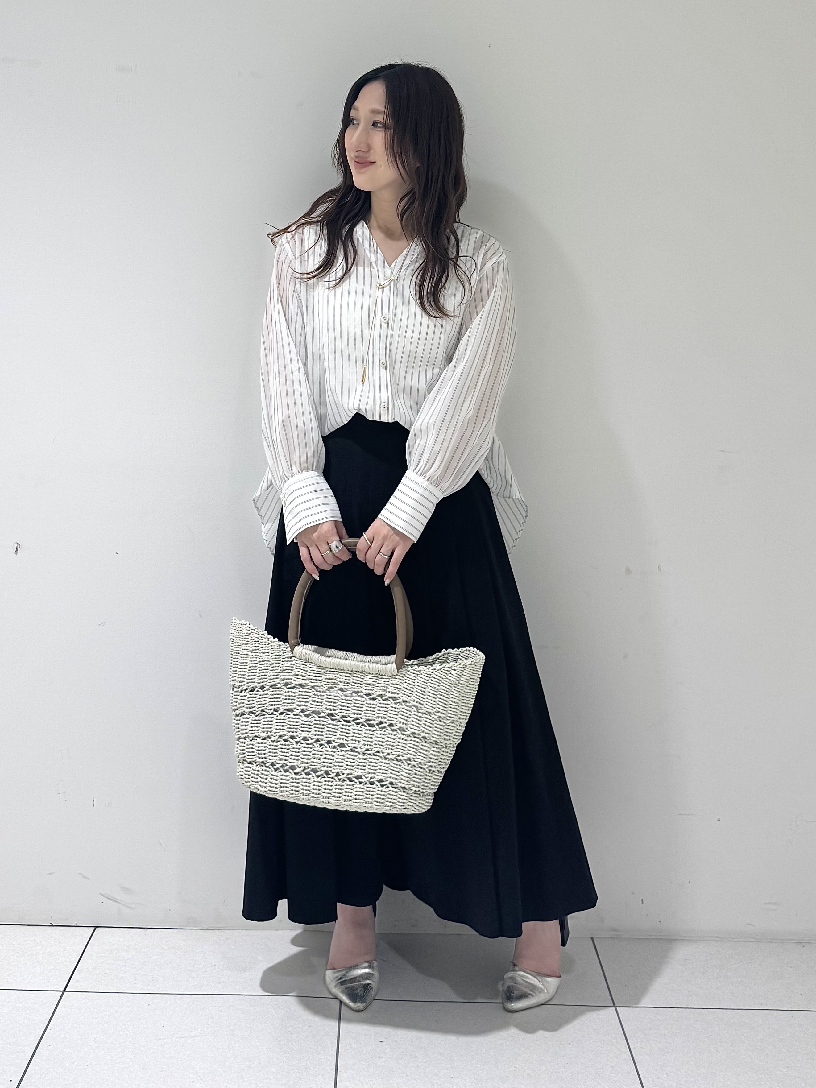 そんさんの「INDIVI｜【洗える／軽やか】無地＆ストライプ柄 切替タックブラウス」を使ったコーディネート