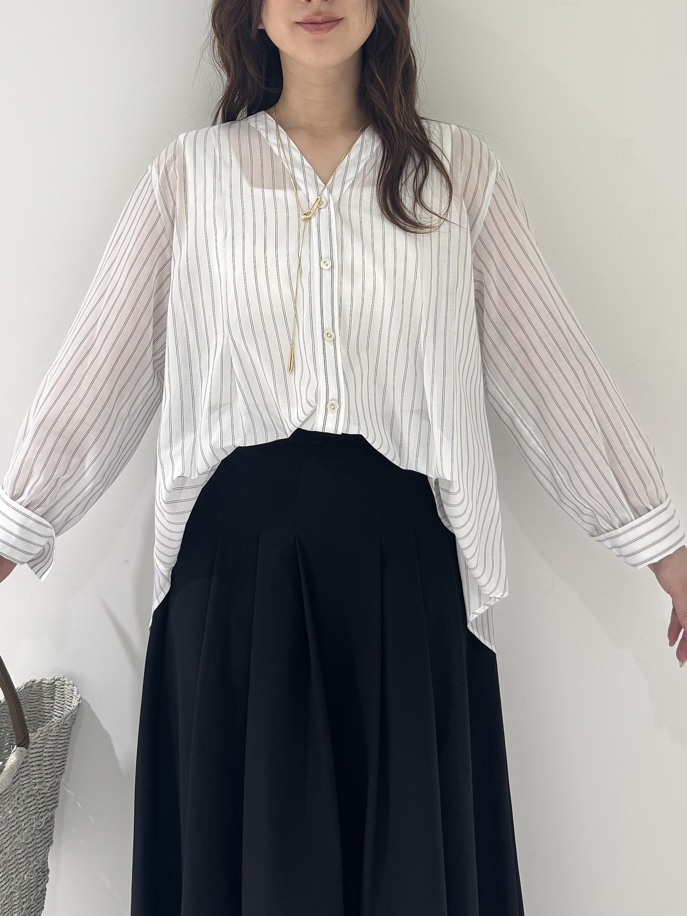 そんさんの「INDIVI｜【洗える／軽やか】無地＆ストライプ柄 切替タックブラウス」を使ったコーディネート