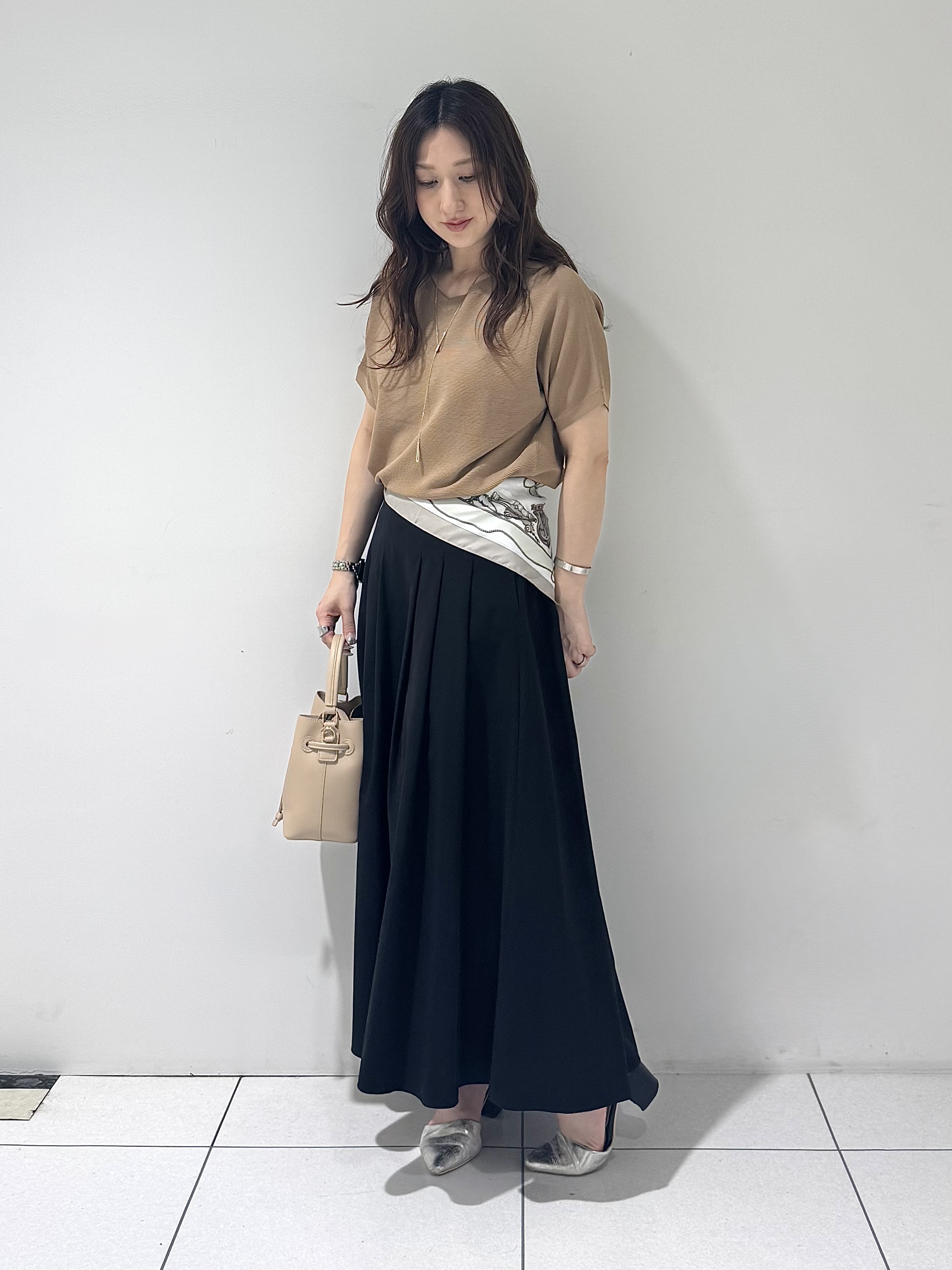 そんさんの「INDIVI｜【洗える】ガーター編みVネックニットT」を使ったコーディネート