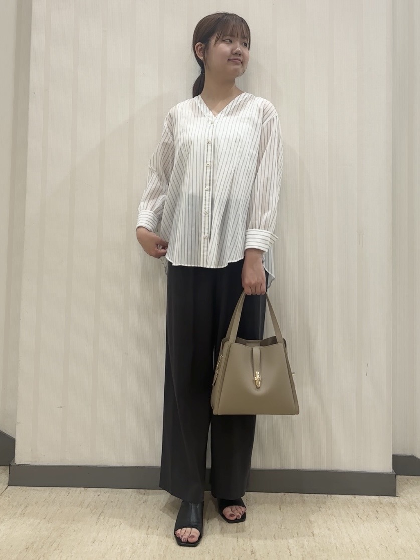 ちひさんの「INDIVI｜【褒められパンツ／洗える／ウエストゴム】ワイドタックパンツ」を使ったコーディネート