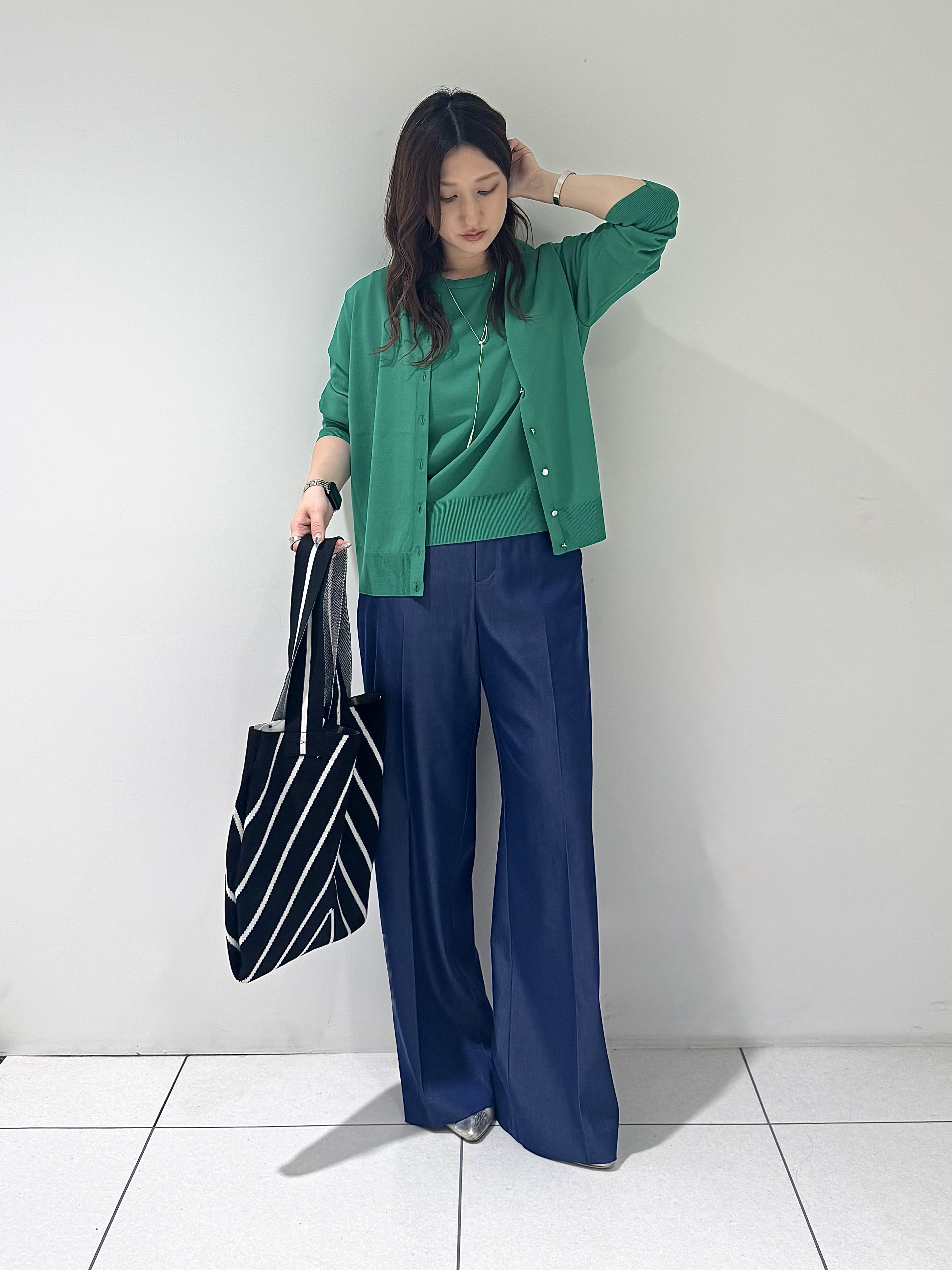 そんさんの「INDIVI｜【UVケア/接触冷感／アンサンブル】丸首カーディガン＆袖スリット5分袖ニット」を使ったコーディネート