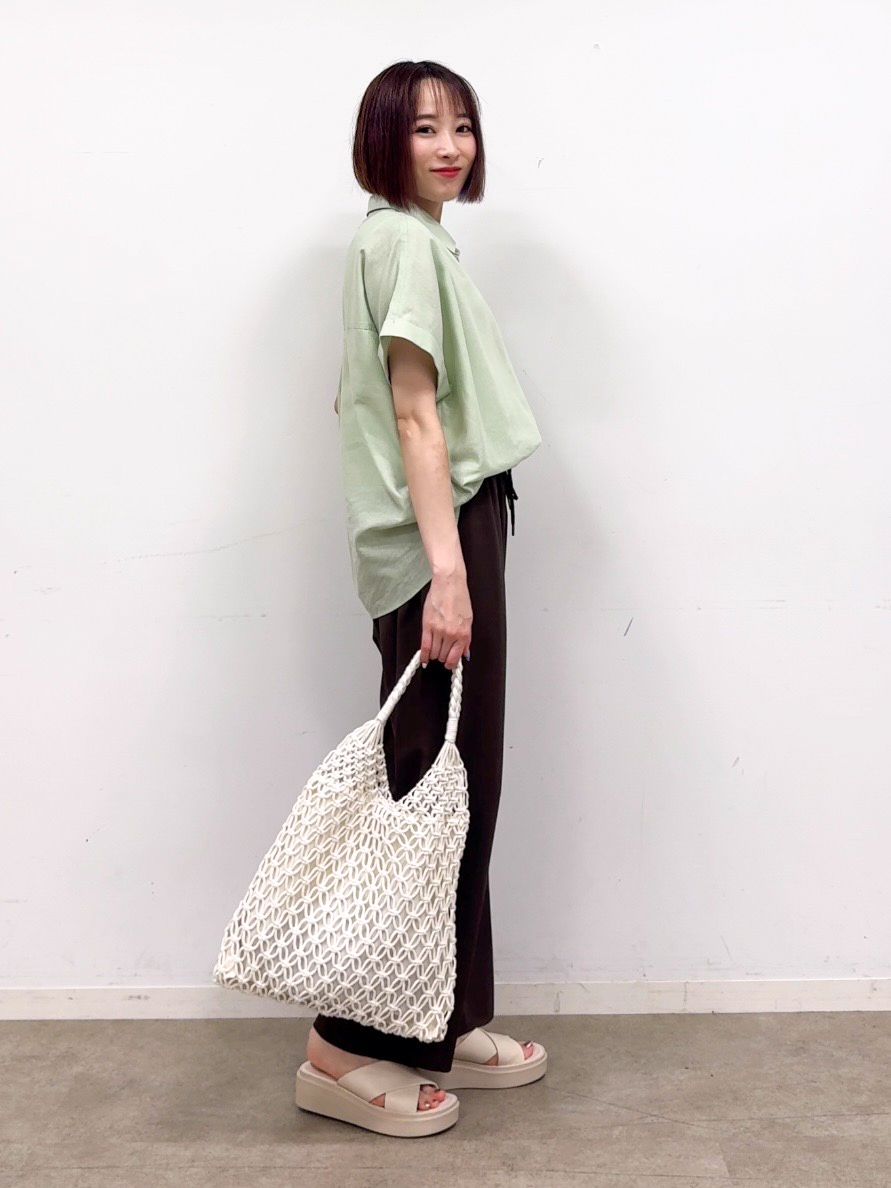 𝐜𝐡𝐢𝐤𝐚さんの「SHOO･LA･RUE｜【ひんやり/UV】インせず着られる フレンチリネンスキッパーシャツ」を使ったコーディネート
