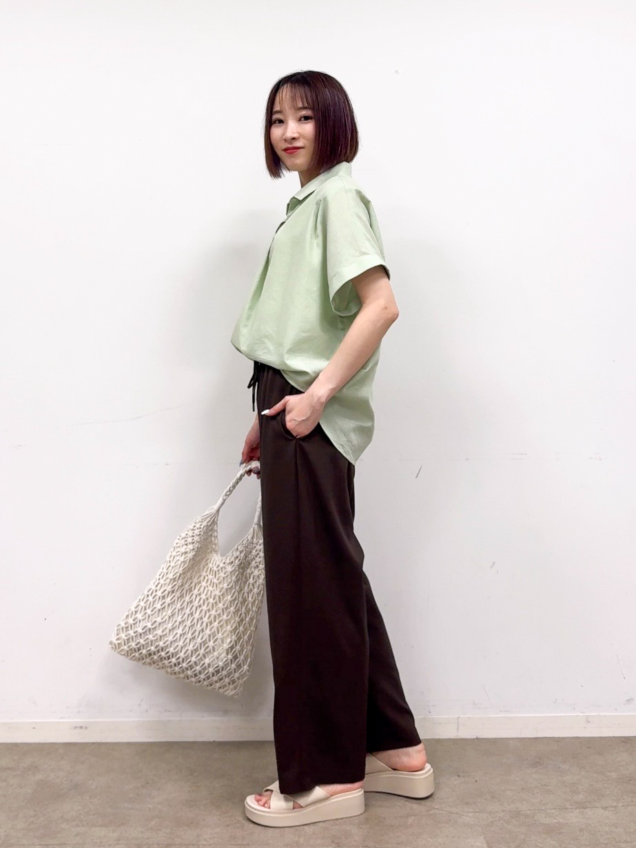 𝐜𝐡𝐢𝐤𝐚さんの「SHOO･LA･RUE｜【ひんやり/UV】インせず着られる フレンチリネンスキッパーシャツ」を使ったコーディネート