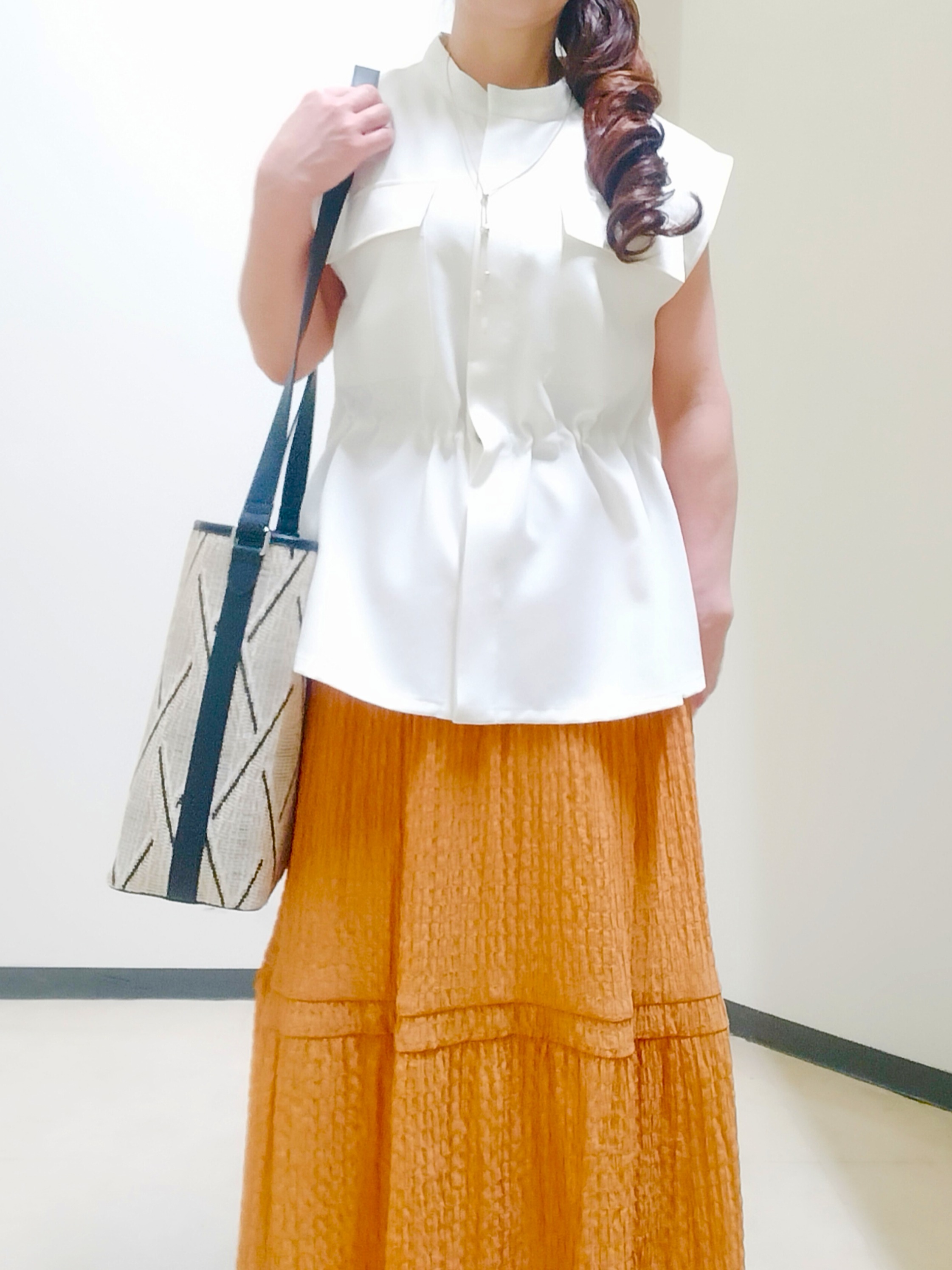 花さんの「Reflect｜リネンライクスタンドネックジレ」を使ったコーディネート
