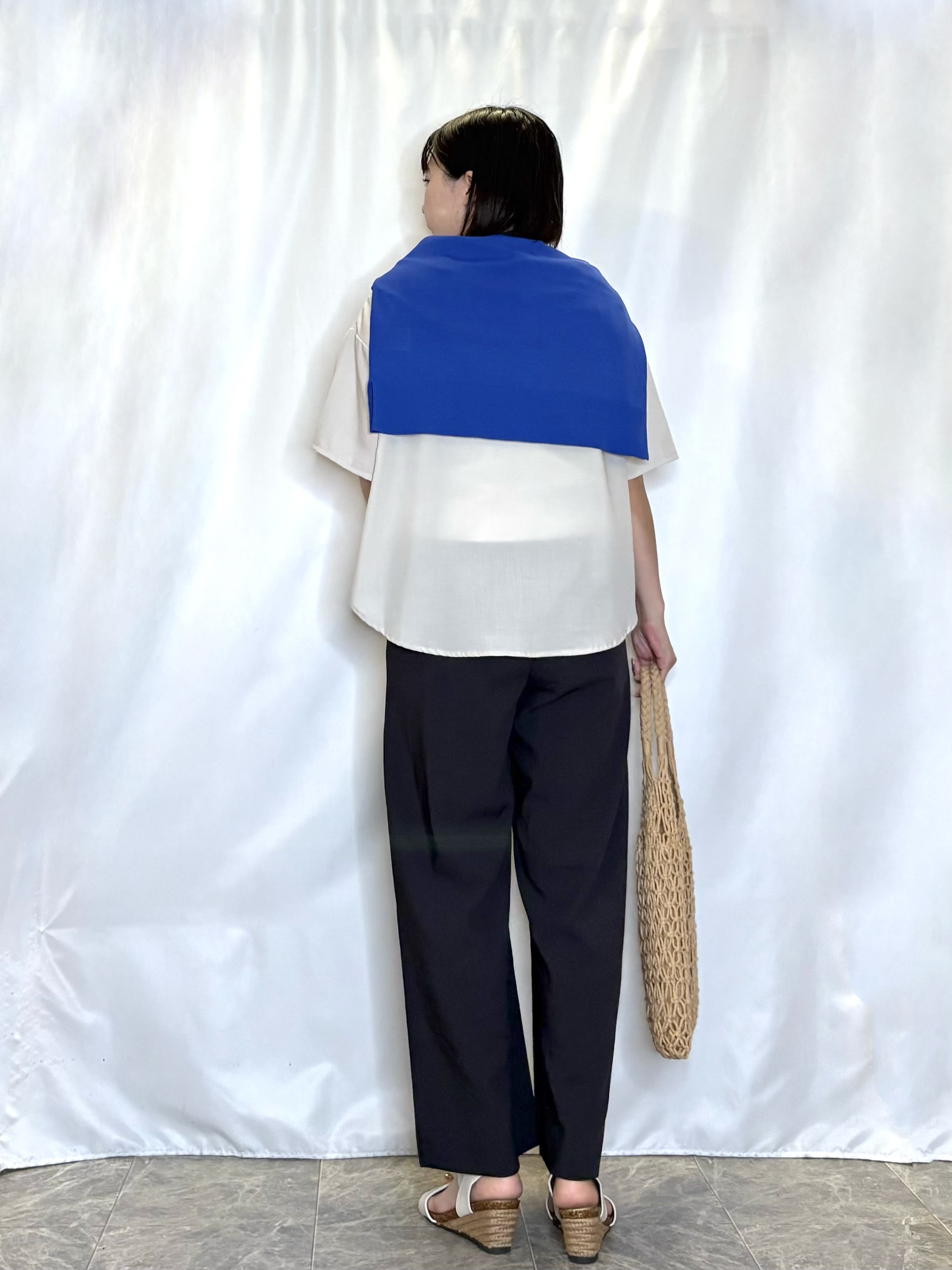ネリさんの「SHOO･LA･RUE｜【洗濯機可/ひんやり/UV】さらっとしたタッチが心地よい ショート丈 Vネックカーディガン」を使ったコーディネート