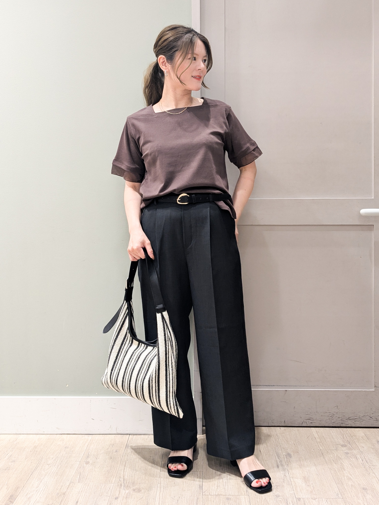 kuwawaさんの「grove｜【二の腕カバー/UVカット・ひんやり】袖口シアースクエアネックTシャツ」を使ったコーディネート