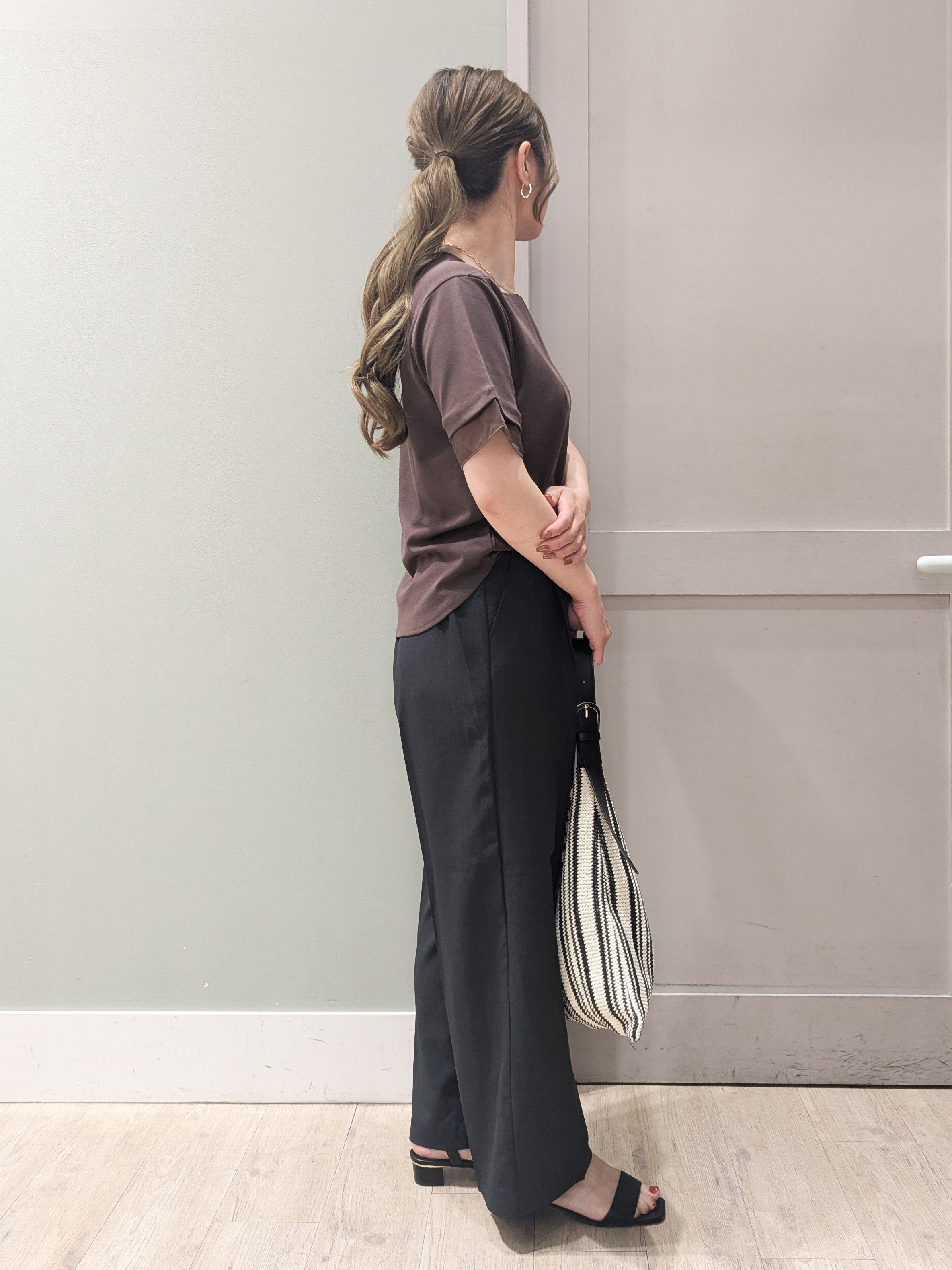 kuwawaさんの「grove｜【二の腕カバー/UVカット・ひんやり】袖口シアースクエアネックTシャツ」を使ったコーディネート