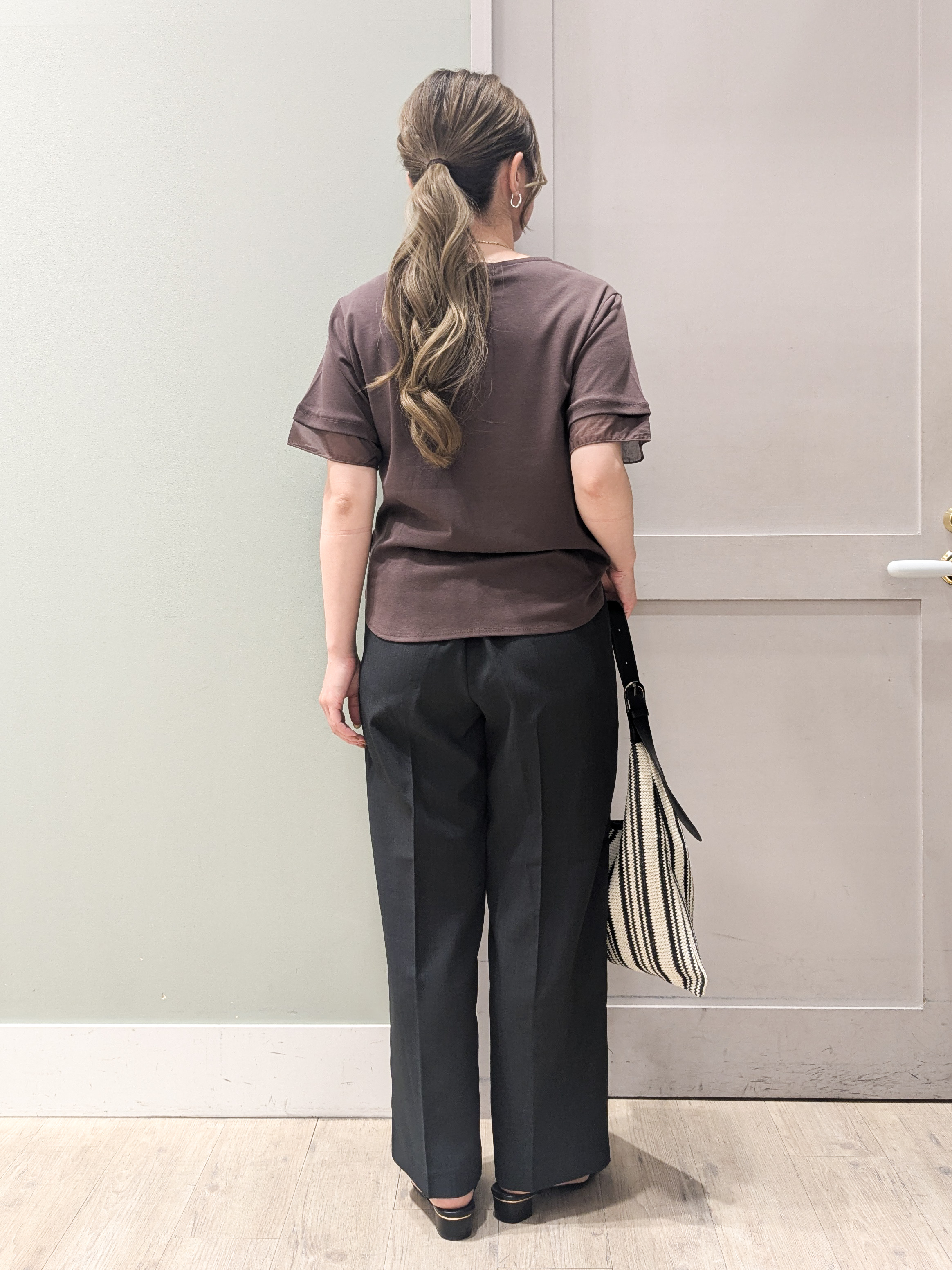 kuwawaさんの「grove｜【二の腕カバー/UVカット・ひんやり】袖口シアースクエアネックTシャツ」を使ったコーディネート