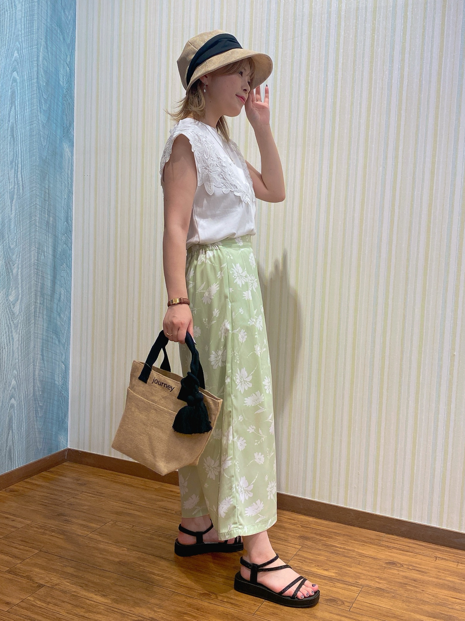 ayaさんの「SHOO･LA･RUE｜【ひんやり/S-LL/洗濯機可】女性らしさ溢れるモチーフレース スムースTシャツ」を使ったコーディネート