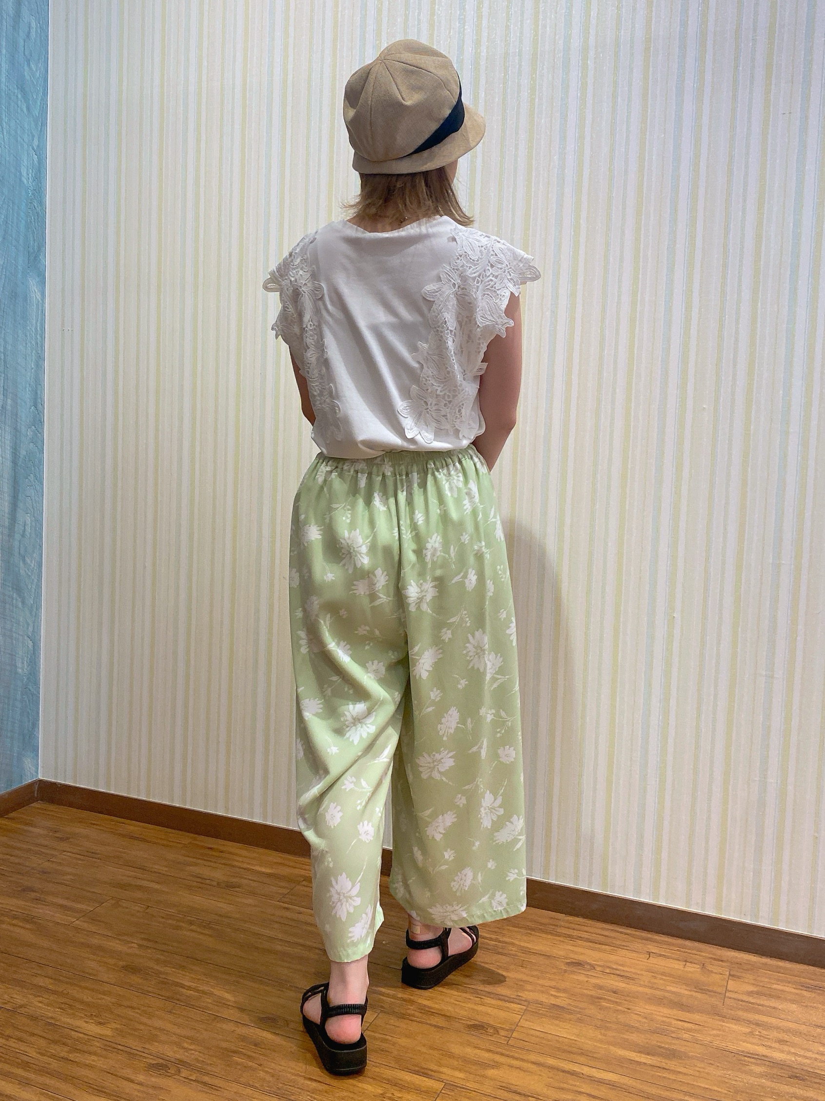 ayaさんの「SHOO･LA･RUE｜【ひんやり/S-LL/洗濯機可】女性らしさ溢れるモチーフレース スムースTシャツ」を使ったコーディネート