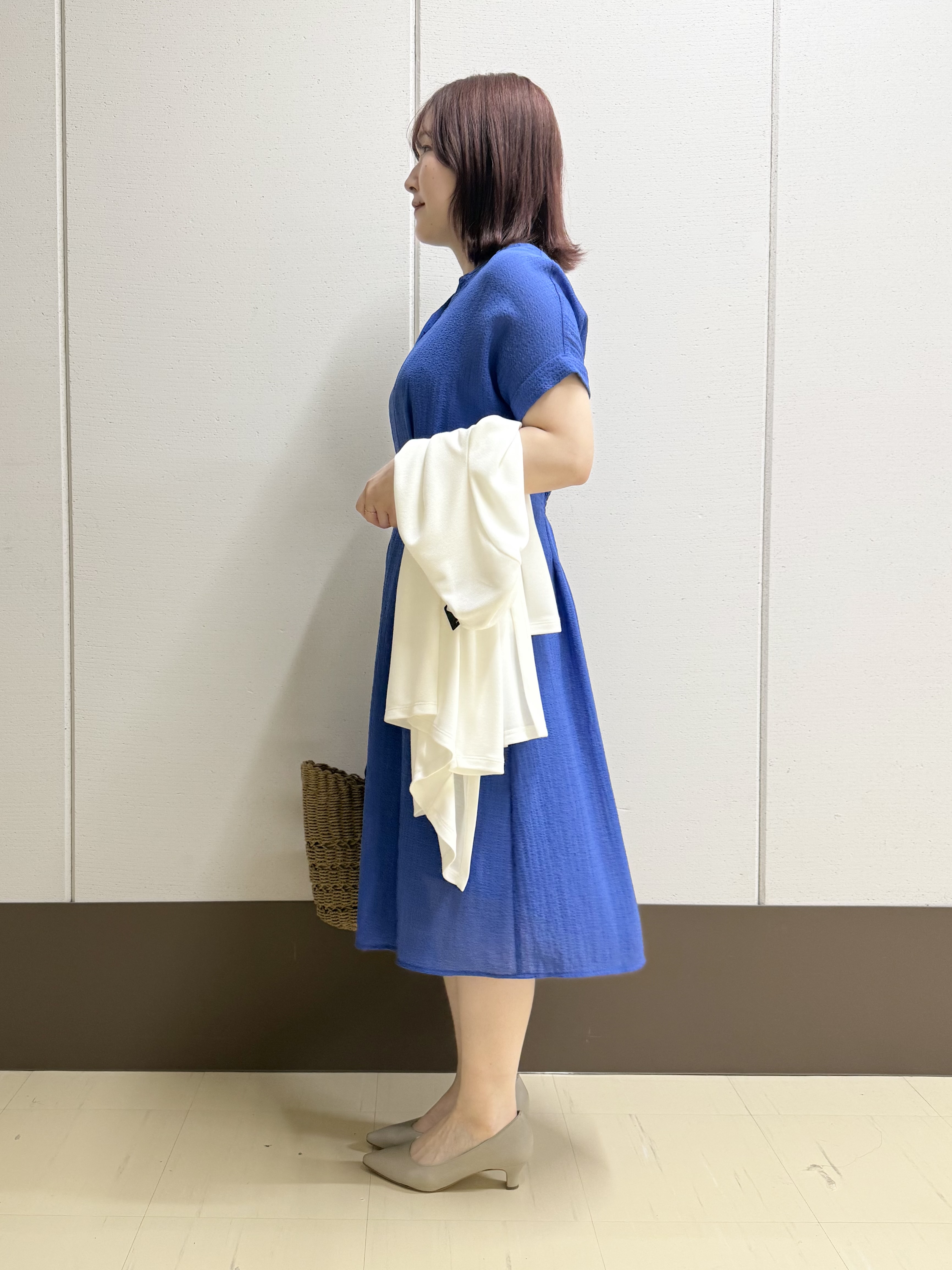 Rikoさんの「INDIVI｜【洗える】無地＆チェーン柄 シャーリングサッカーワンピース」を使ったコーディネート
