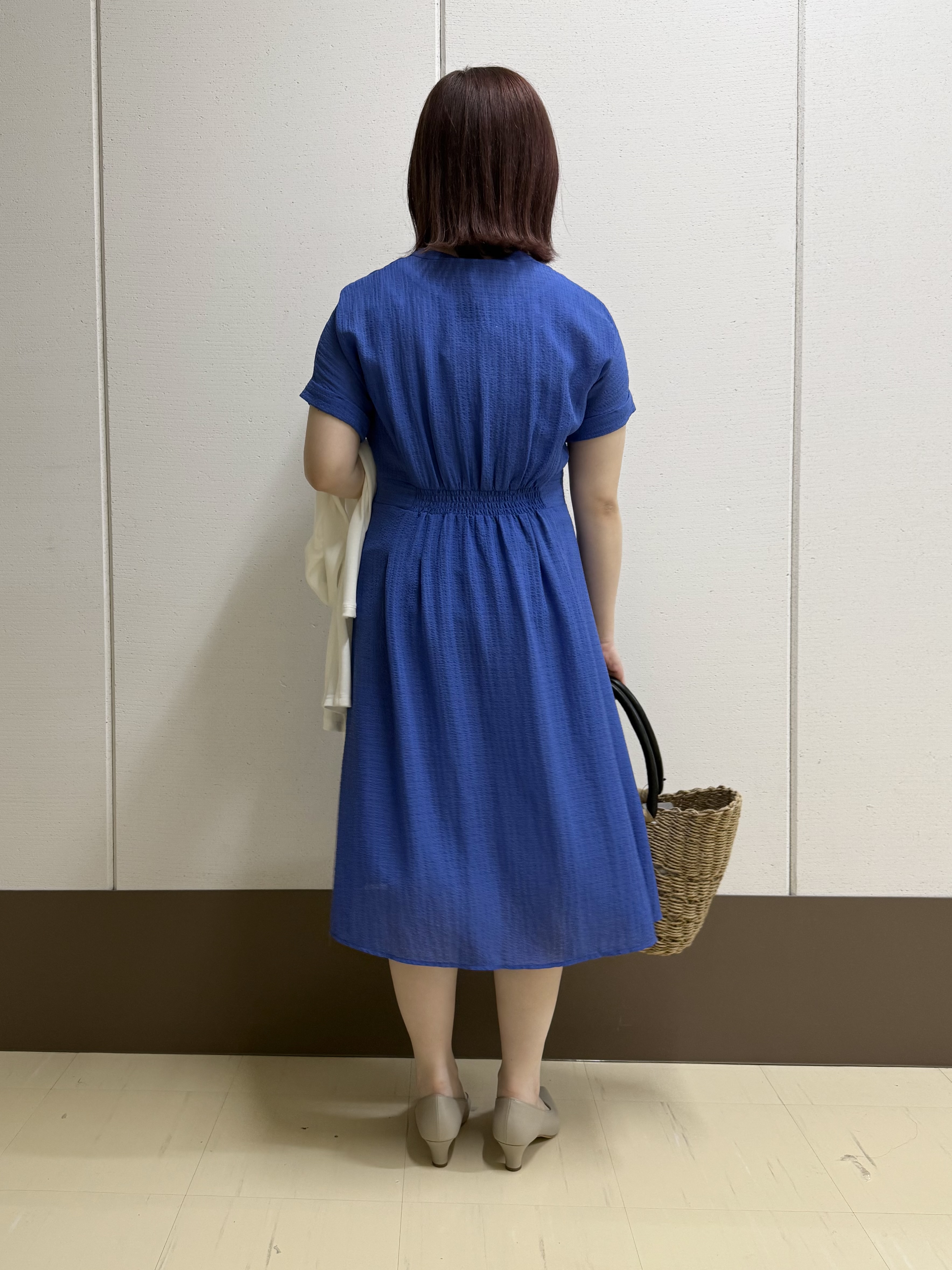 Rikoさんの「INDIVI｜【洗える】無地＆チェーン柄 シャーリングサッカーワンピース」を使ったコーディネート