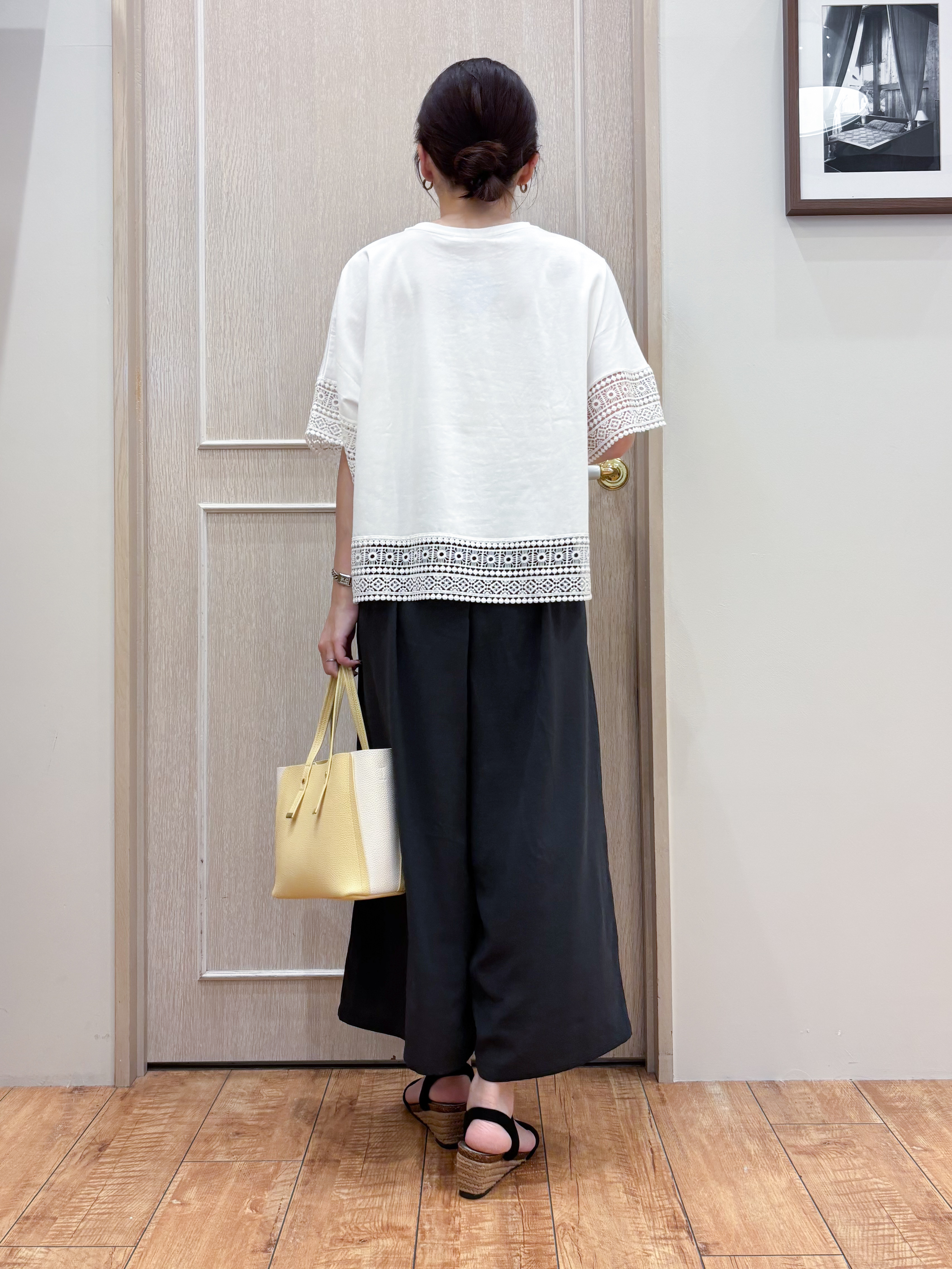 なみさんの「SHOO･LA･RUE｜【洗濯機可/ひんやり/体型カバー/S-LL】レース使いがポイント デザインTシャツ」を使ったコーディネート