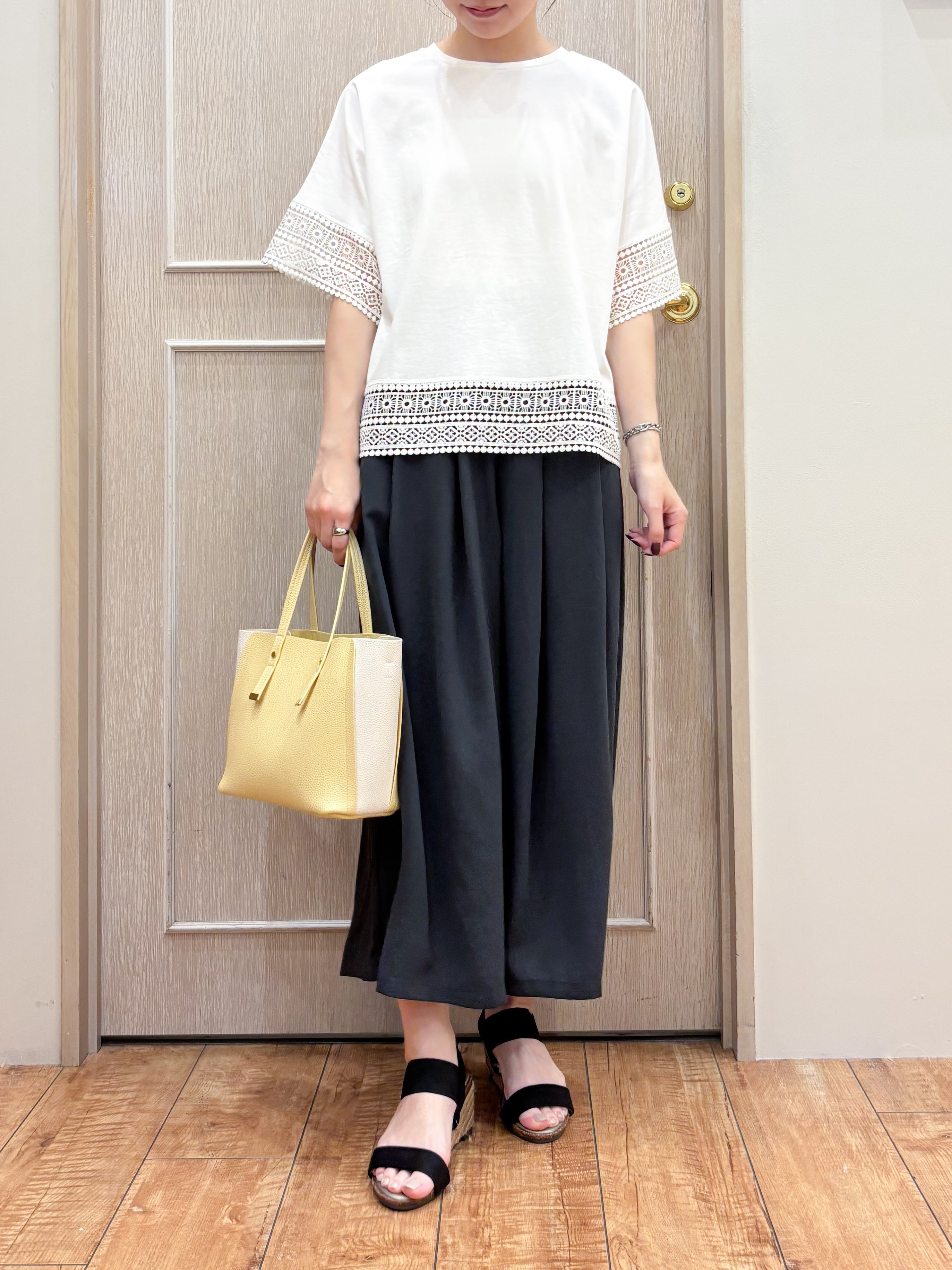 なみさんの「SHOO･LA･RUE｜【洗濯機可/ひんやり/体型カバー/S-LL】レース使いがポイント デザインTシャツ」を使ったコーディネート