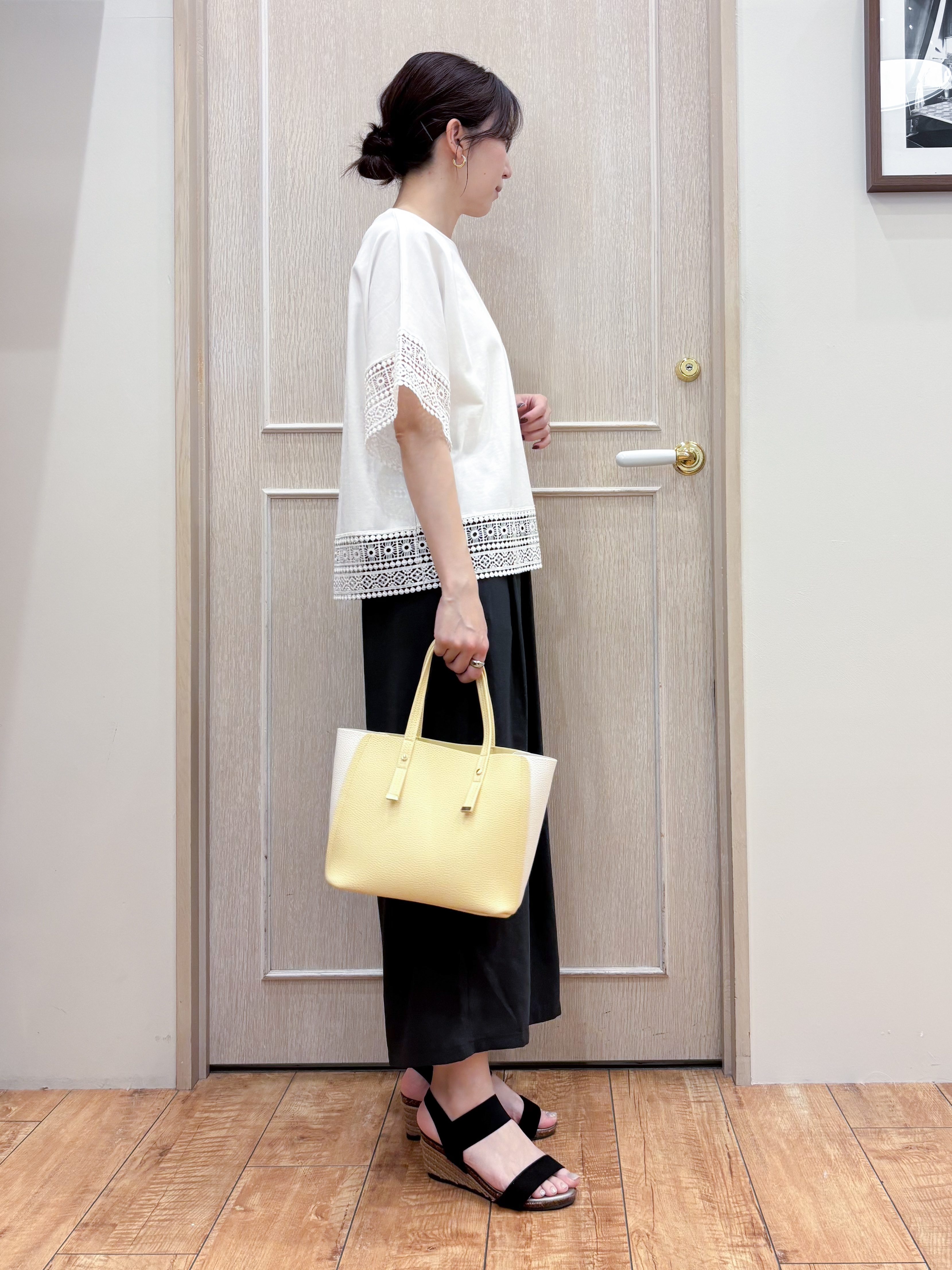 なみさんの「SHOO･LA･RUE｜【洗濯機可/ひんやり/体型カバー/S-LL】レース使いがポイント デザインTシャツ」を使ったコーディネート