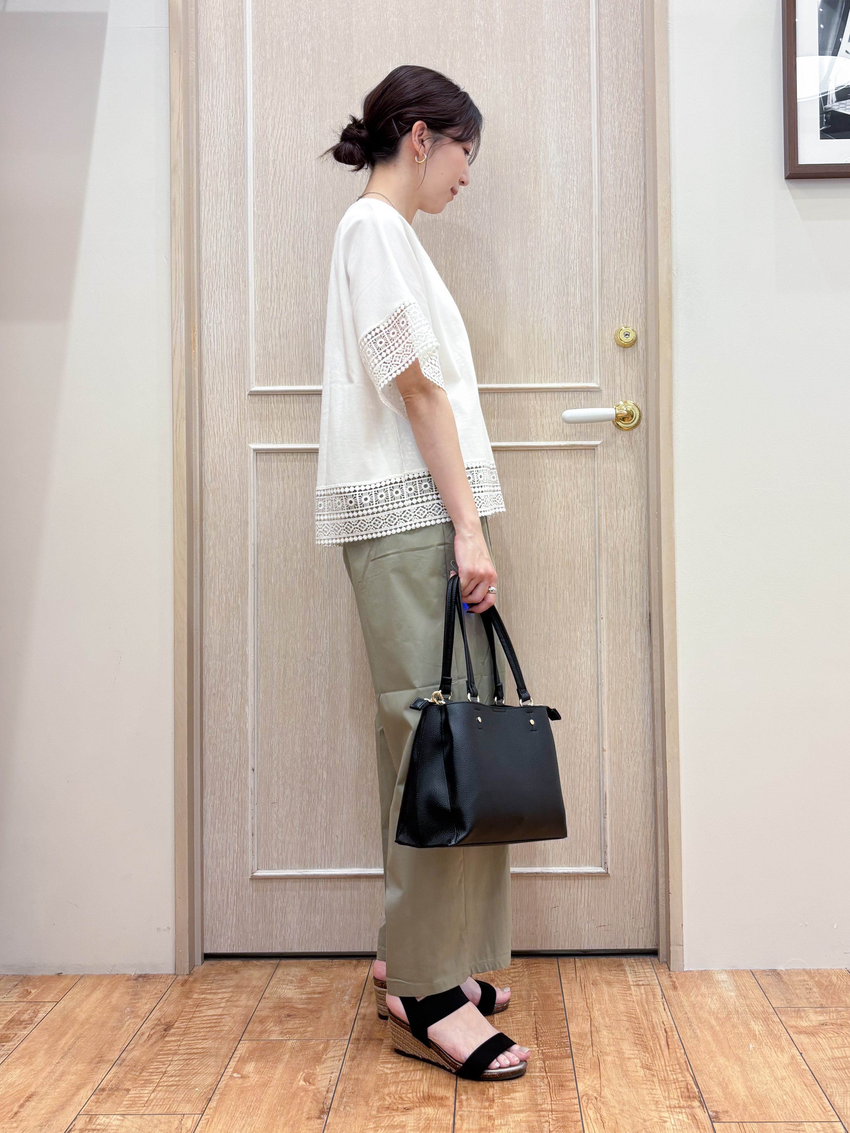 なみさんの「SHOO･LA･RUE｜【洗濯機可/ひんやり/体型カバー/S-LL】レース使いがポイント デザインTシャツ」を使ったコーディネート