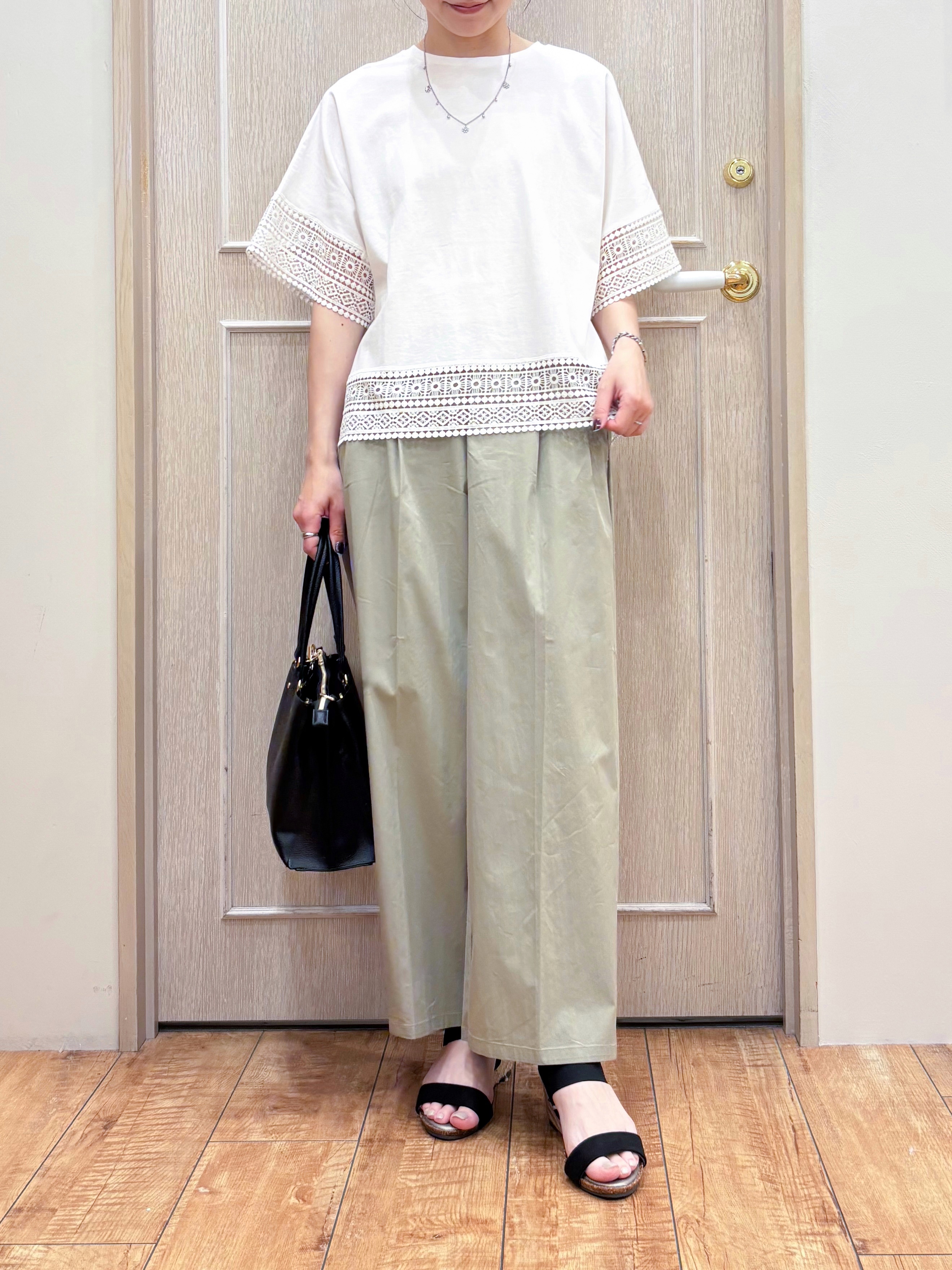 なみさんの「SHOO･LA･RUE｜【洗濯機可/ひんやり/体型カバー/S-LL】レース使いがポイント デザインTシャツ」を使ったコーディネート
