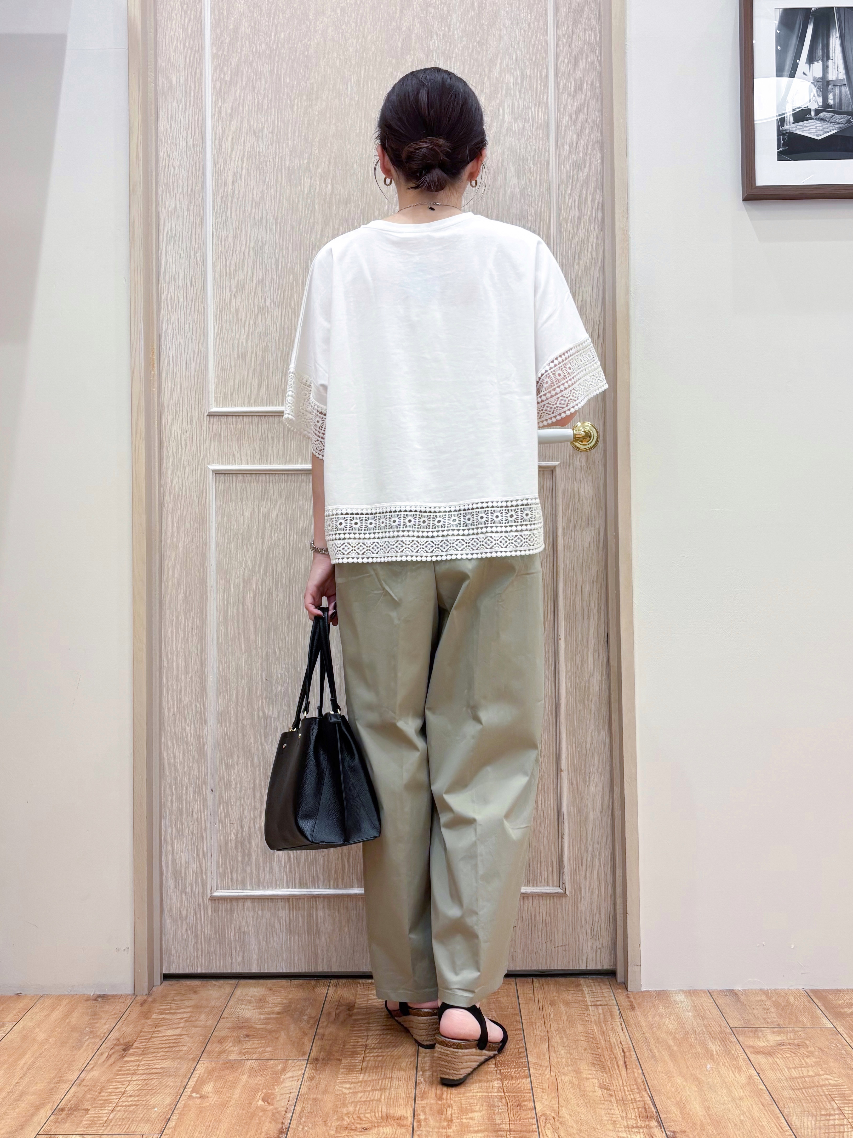 なみさんの「SHOO･LA･RUE｜【洗濯機可/ひんやり/体型カバー/S-LL】レース使いがポイント デザインTシャツ」を使ったコーディネート