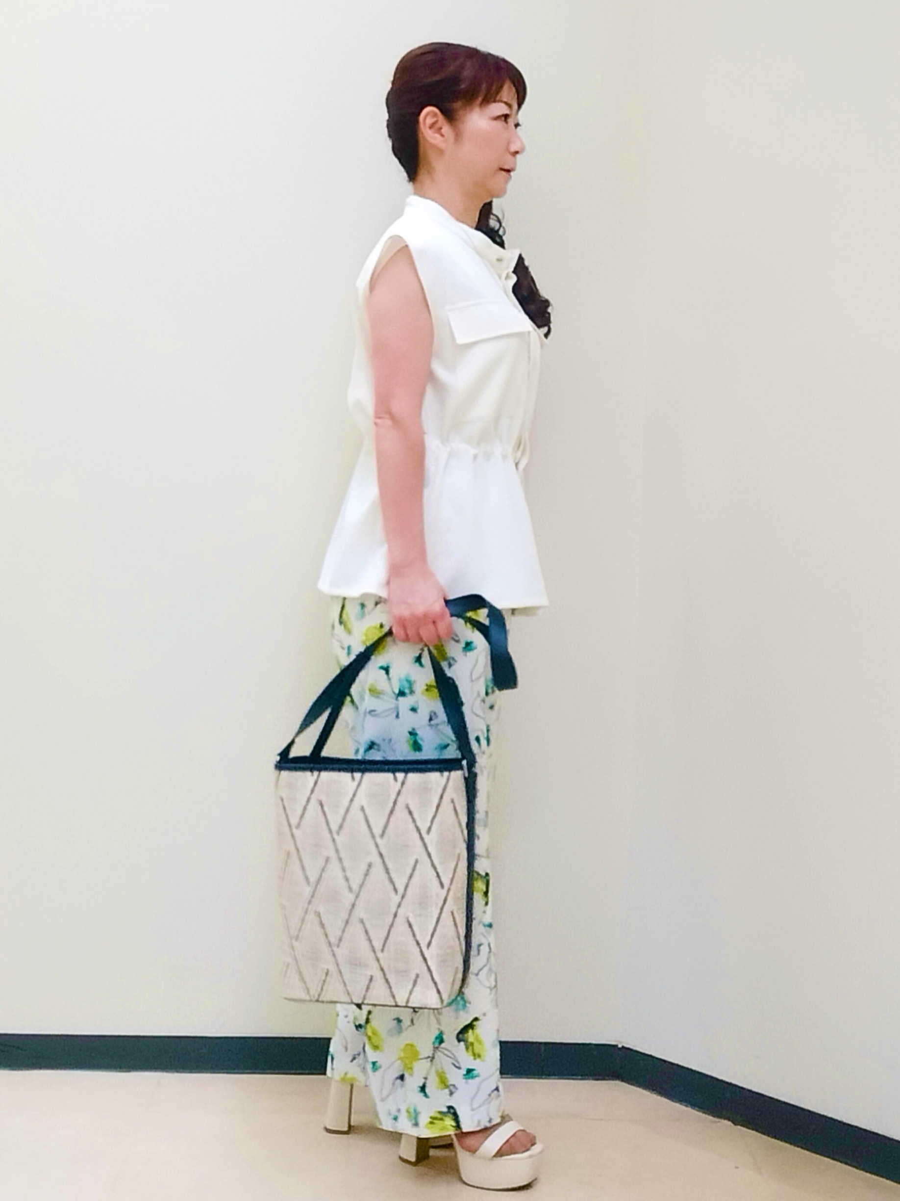 花さんの「Reflect｜リネンライクスタンドネックジレ」を使ったコーディネート