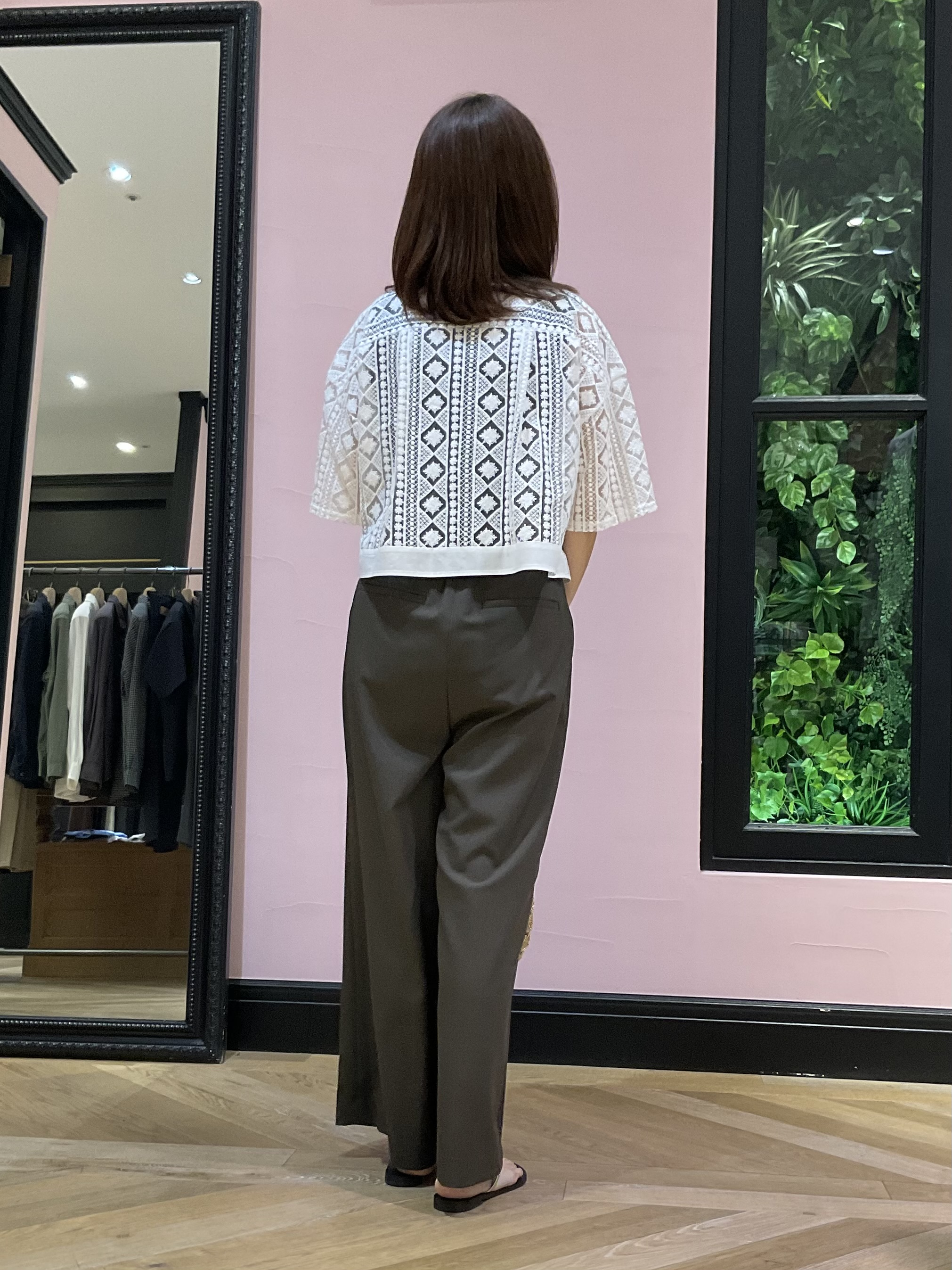Hiwatashiさんの「DRESSTERIOR｜【着映え/ハーフ袖】ウォッシャブルレース クロップドシャツ」を使ったコーディネート