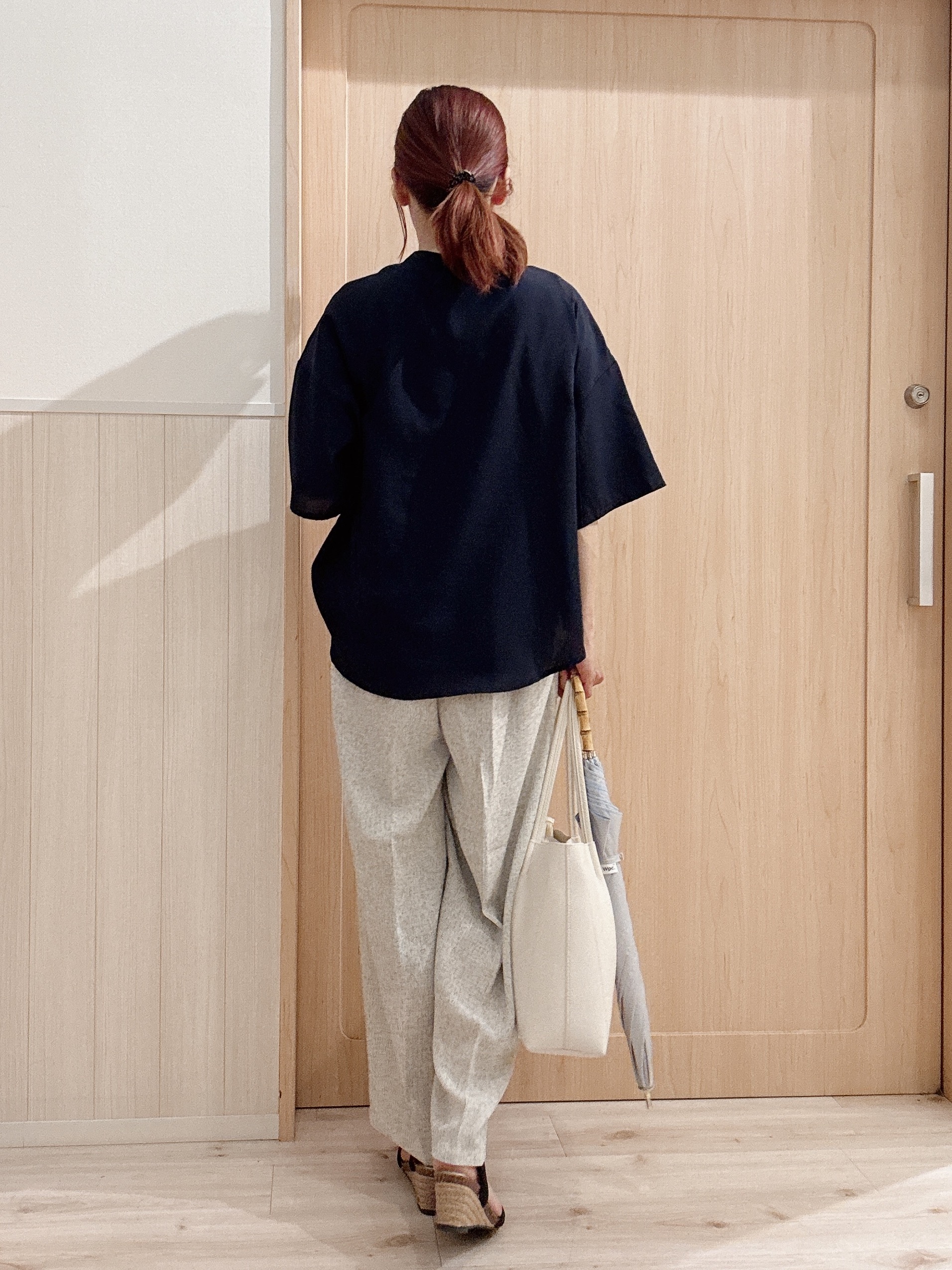 モカさんの「SHOO･LA･RUE｜【洗濯機可/S-LL】大人の抜け感 ゆるっと5分袖シャツ」を使ったコーディネート