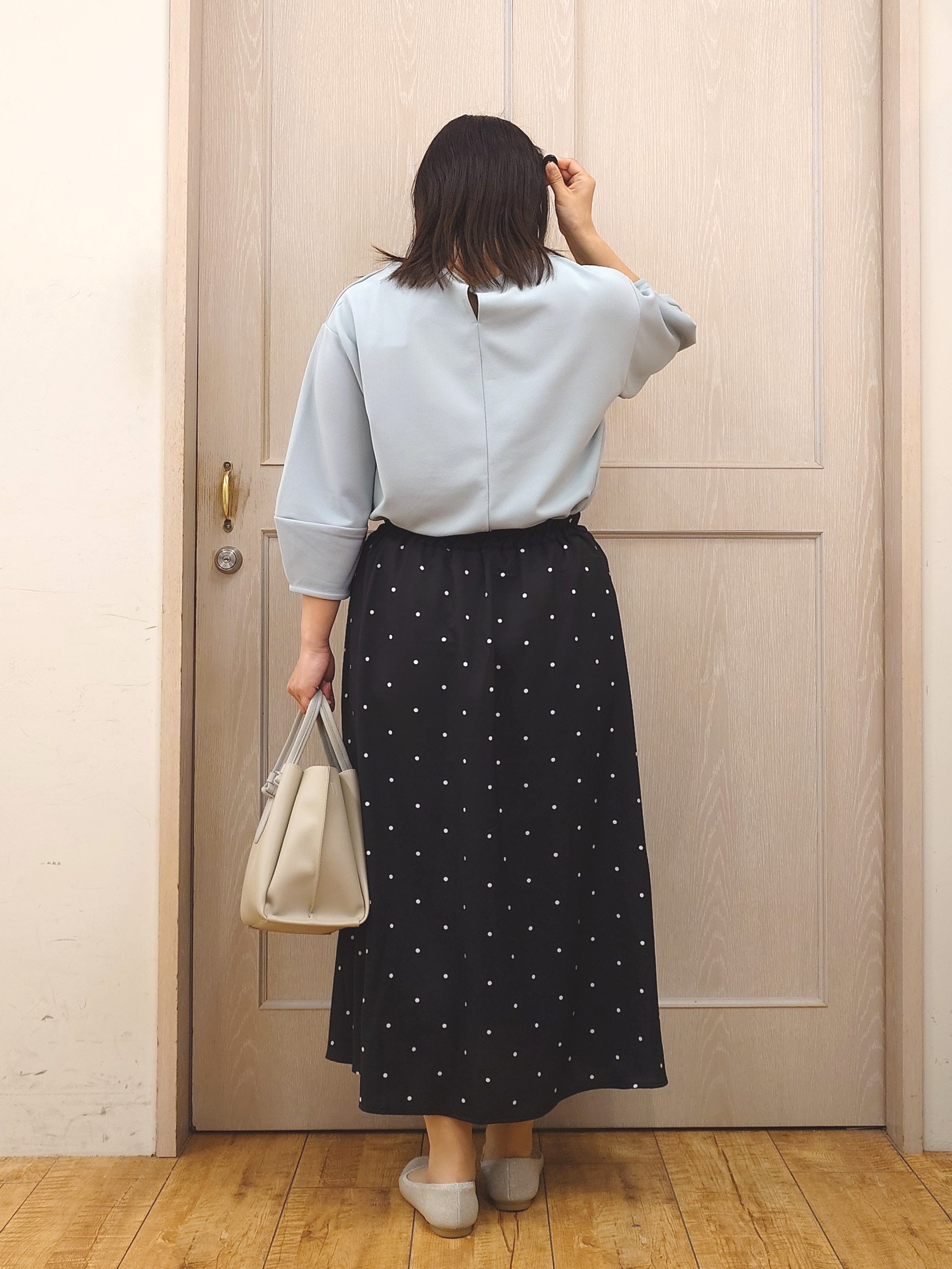 とろろさんの「SHOO･LA･RUE｜【2点セット/7分袖】ランタンスリーブで女性らしい インせず着られる ネックレス付きブラウス」を使ったコーディネート