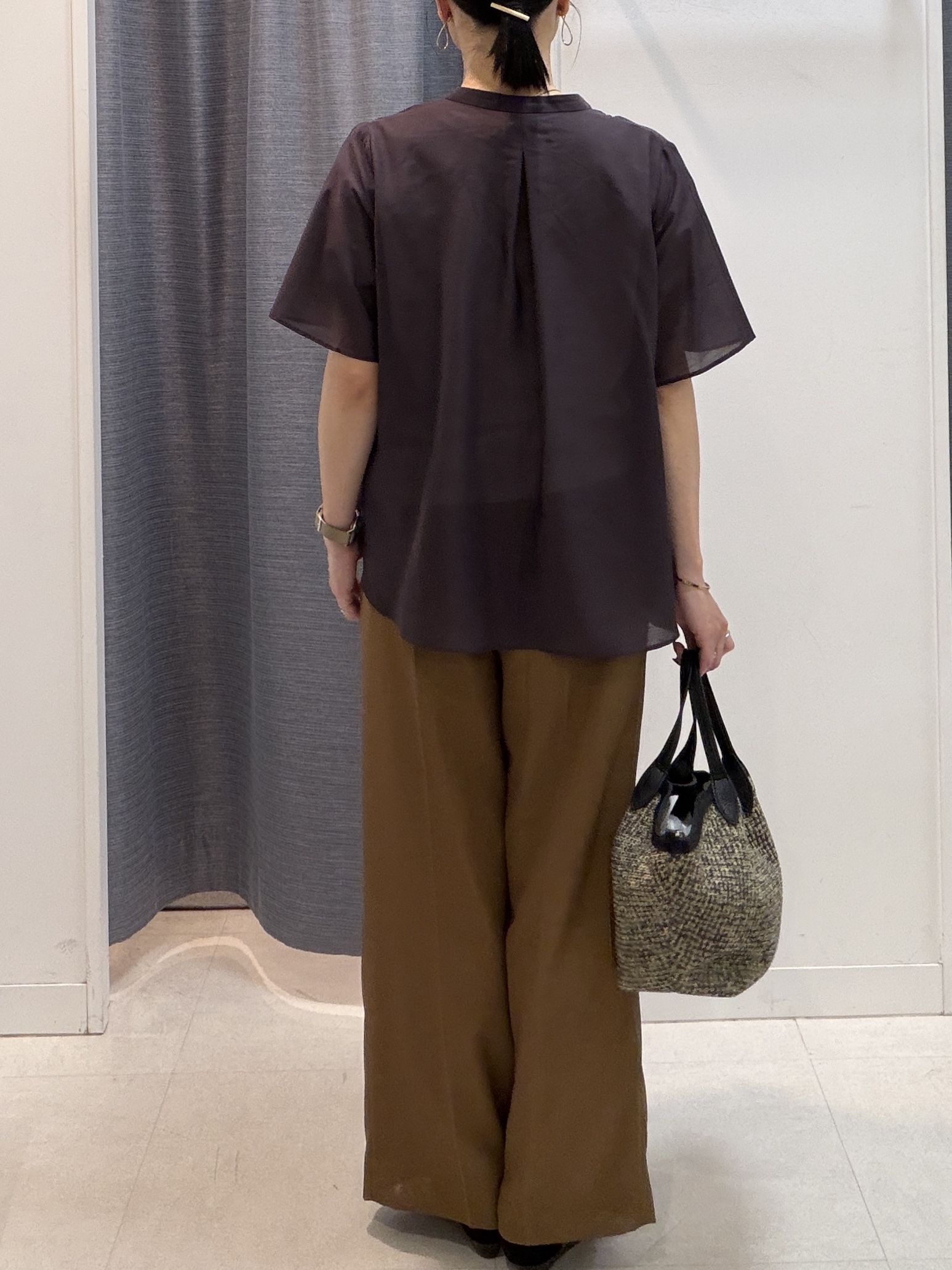 shihoさんの「INDIVI｜【UV/接触冷感/消臭/抗菌防臭】ベーシックTシャツ」を使ったコーディネート