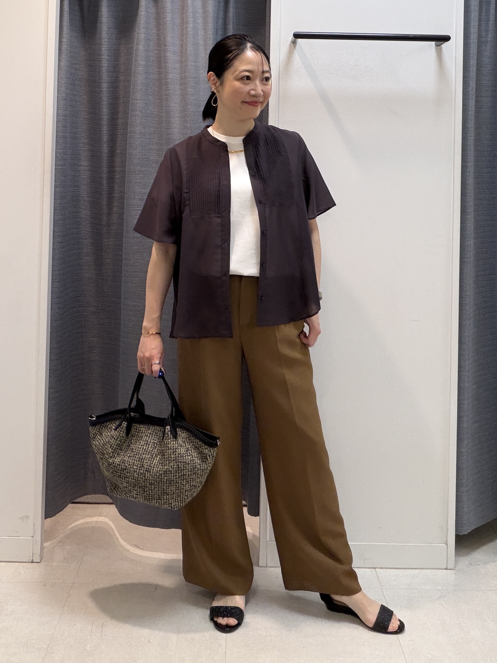 shihoさんの「INDIVI｜【UV/接触冷感/消臭/抗菌防臭】ベーシックTシャツ」を使ったコーディネート