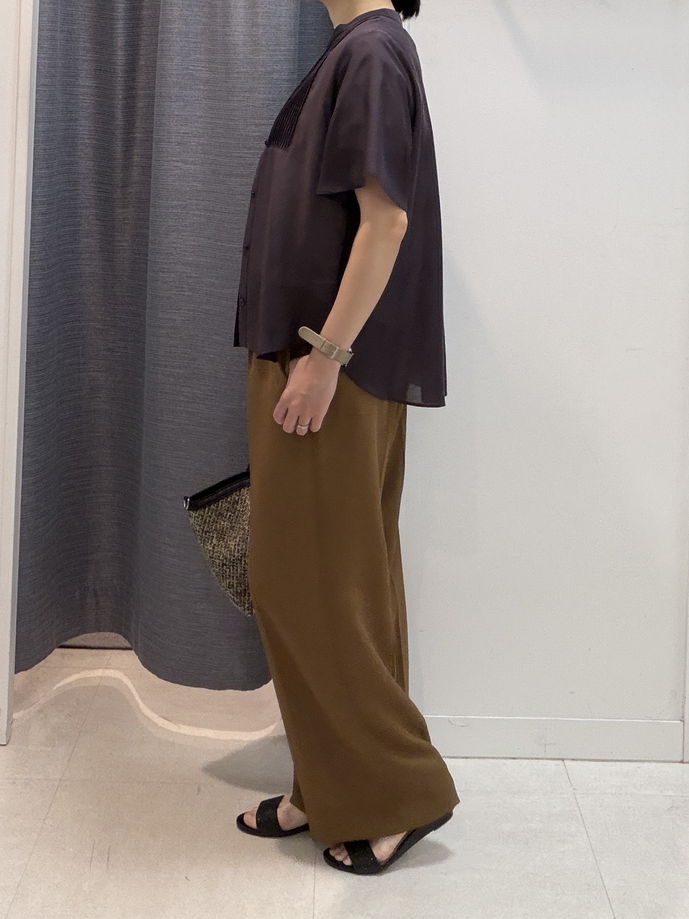 shihoさんの「INDIVI｜【UV/接触冷感/消臭/抗菌防臭】ベーシックTシャツ」を使ったコーディネート