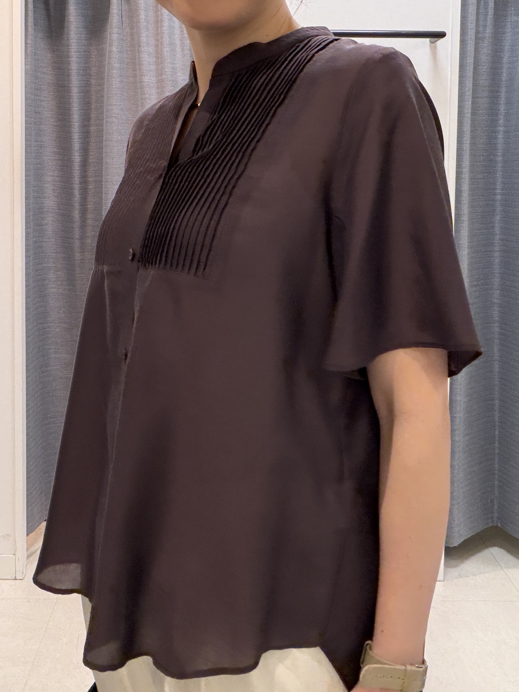 shihoさんの「INDIVI｜【接触冷感/洗える】シアーシャンブレーピンタックブラウス」を使ったコーディネート