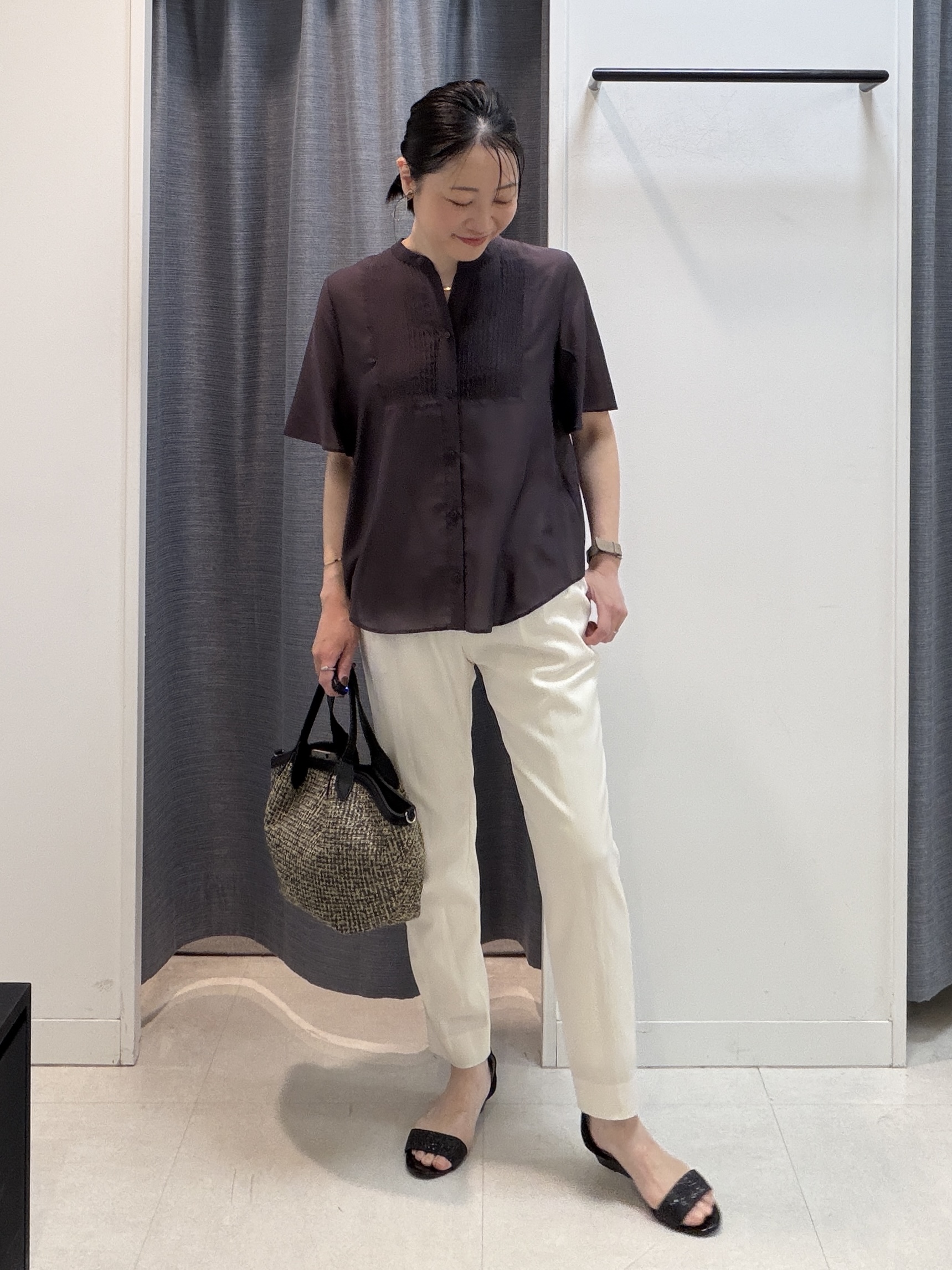 shihoさんの「INDIVI｜【接触冷感/洗える】シアーシャンブレーピンタックブラウス」を使ったコーディネート