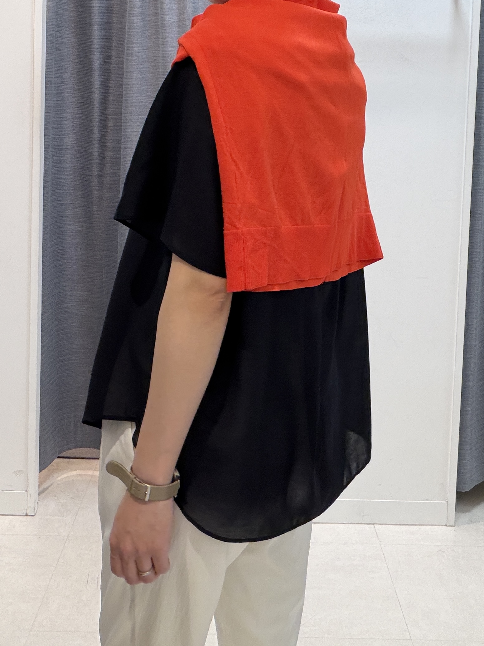 shihoさんの「INDIVI｜【接触冷感/洗える】シアーシャンブレーピンタックブラウス」を使ったコーディネート