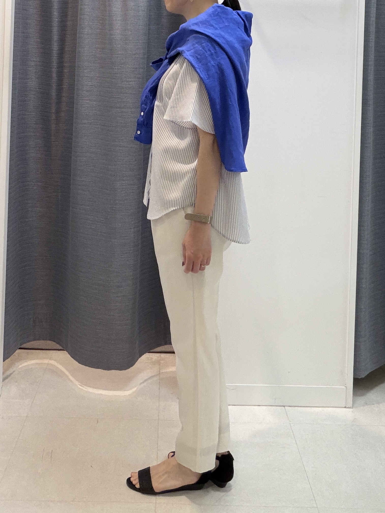 shihoさんの「INDIVI｜【接触冷感/洗える】シアーシャンブレーピンタックブラウス」を使ったコーディネート
