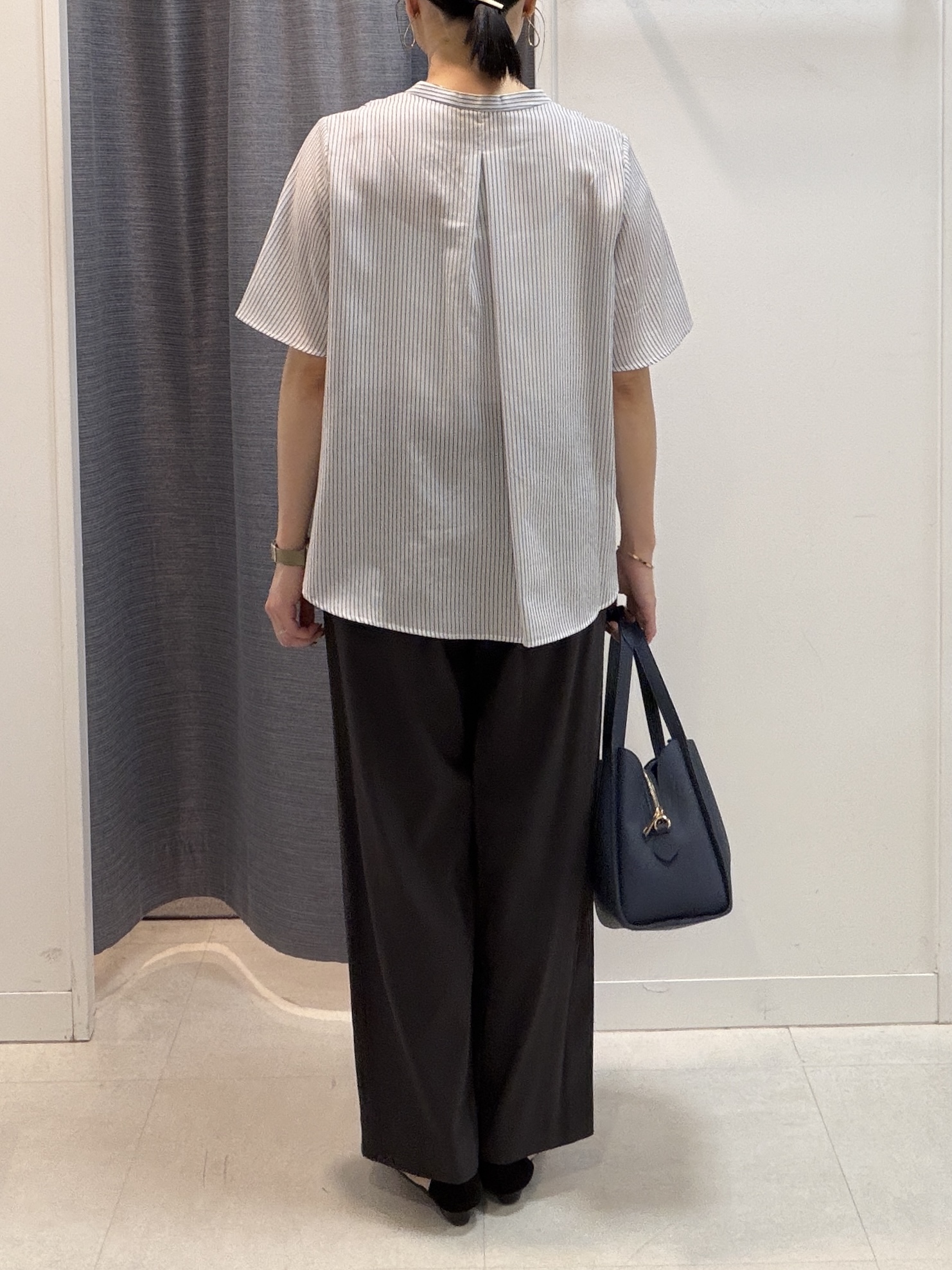 shihoさんの「INDIVI｜【合皮／ミドルサイズ】春カラーフォルムバッグ」を使ったコーディネート