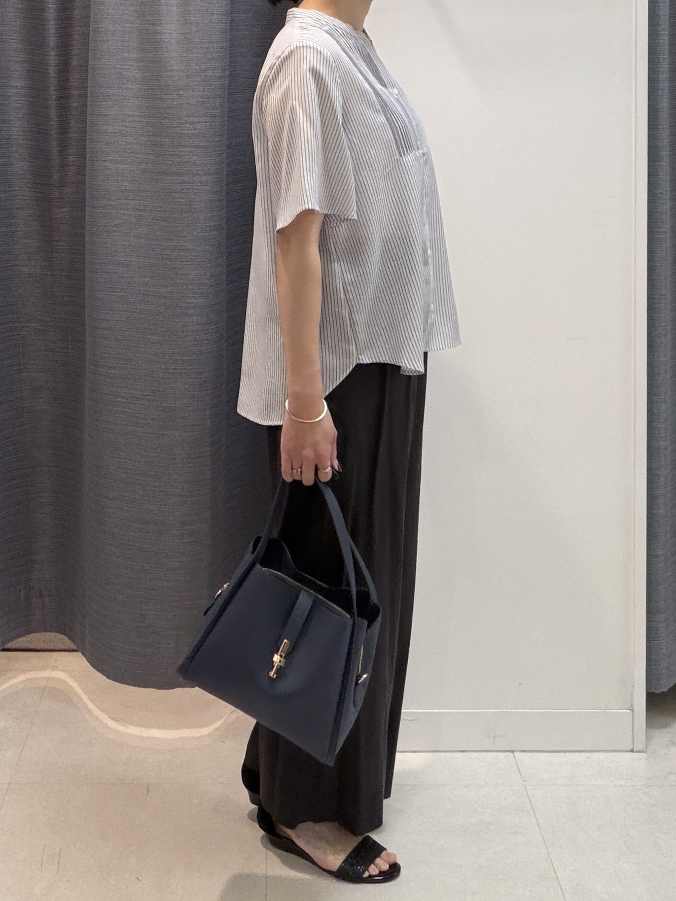 shihoさんの「INDIVI｜【合皮／ミドルサイズ】春カラーフォルムバッグ」を使ったコーディネート