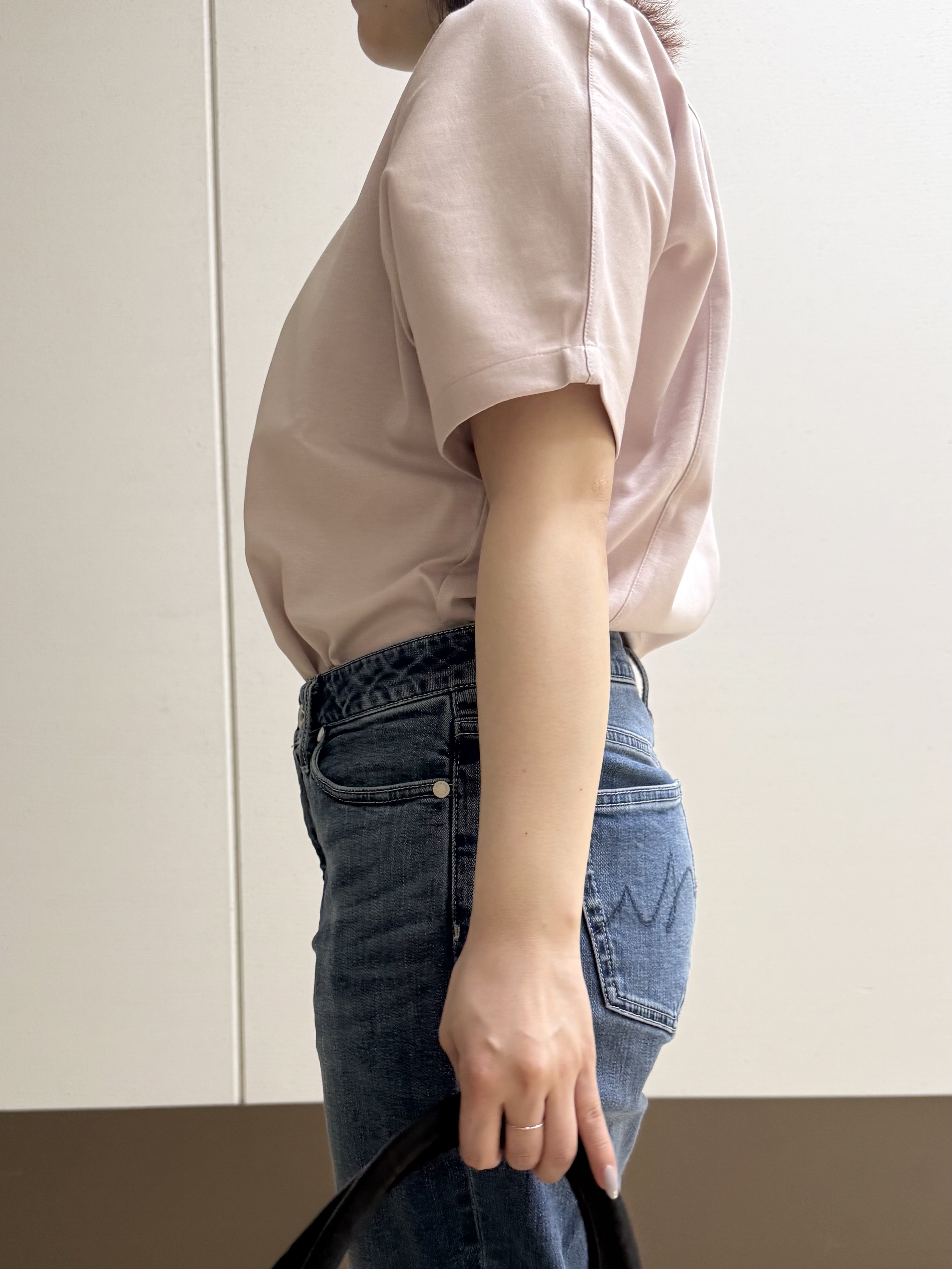 Rikoさんの「INDIVI｜【汗ジミ防止／褒められTシャツ】上品カジュアル！ドルマンTシャツ」を使ったコーディネート