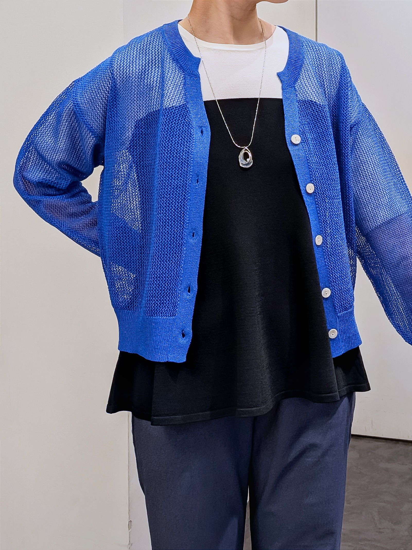 やまちゃんさんの「grove｜【貴島明日香さん着用】ラメメッシュキーネックカーディガン」を使ったコーディネート