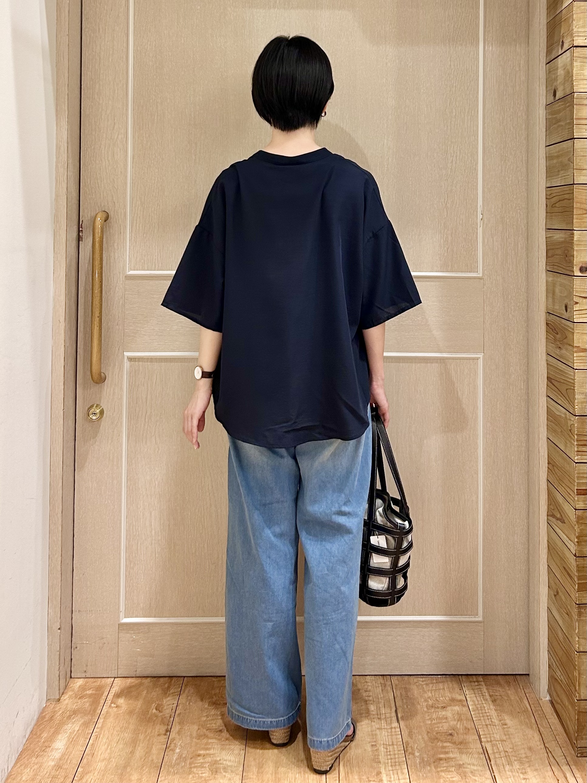 ちぐささんの「SHOO･LA･RUE｜【洗濯機可/S-LL】大人の抜け感 ゆるっと5分袖シャツ」を使ったコーディネート