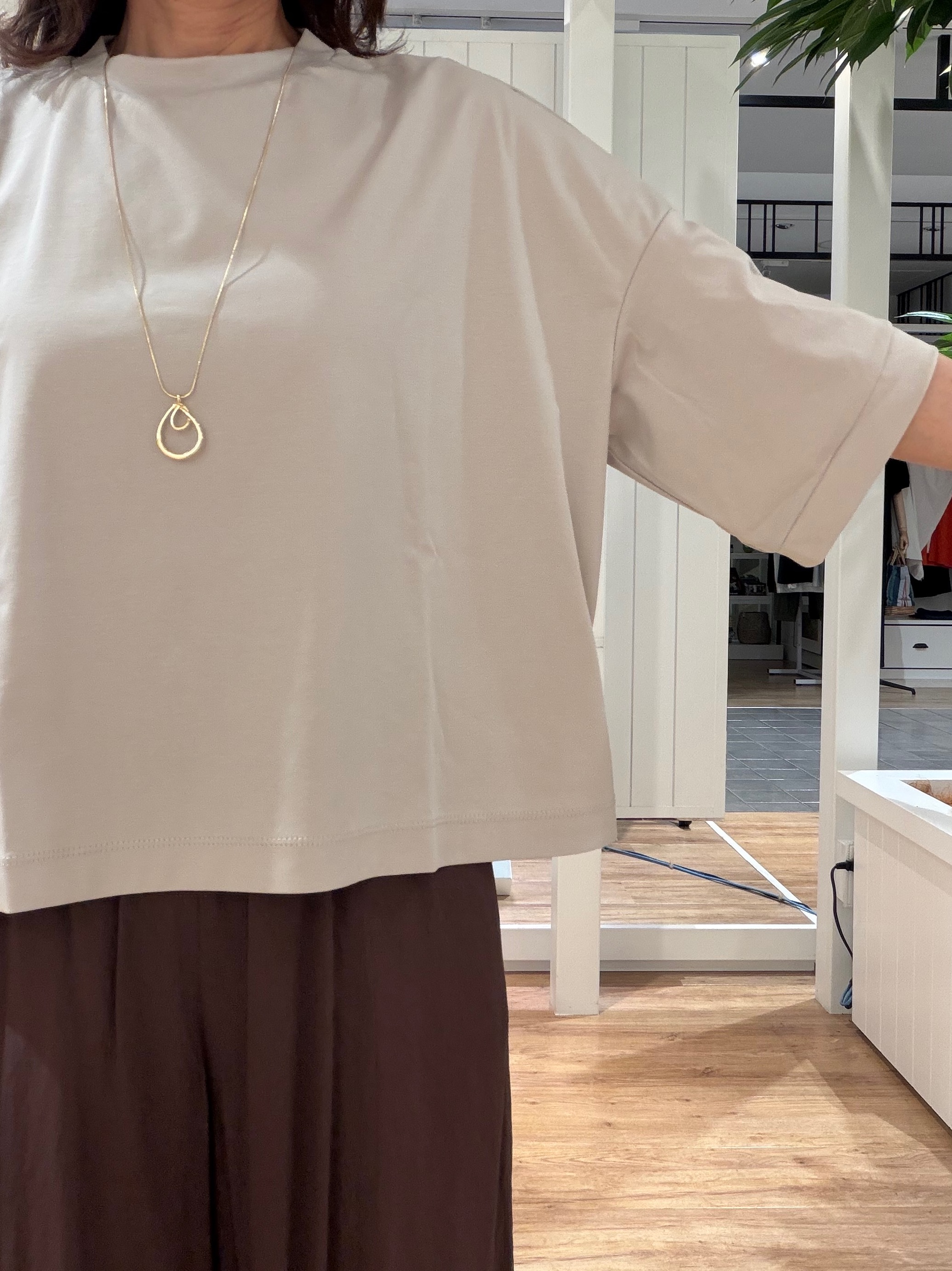 Fujitaさんの「Dessin｜【新色追加/体型カバー】美光沢カットソーボクシーシルエット」を使ったコーディネート