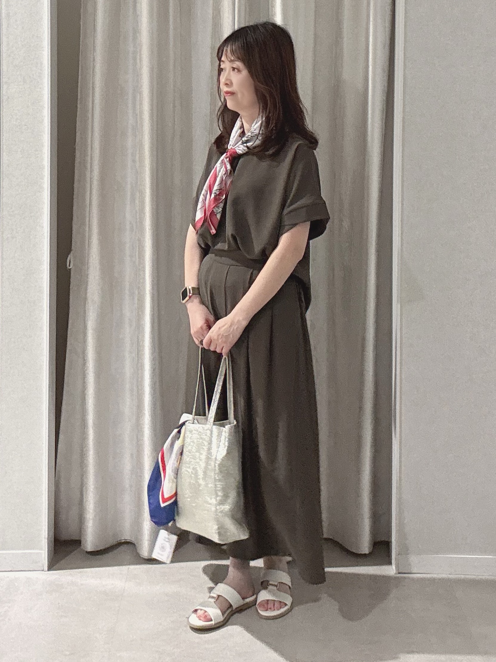 makiさんの「UNTITLED｜【前後2WAY/はっ水/セットアップ可】リラクシーフレンチスリーブブラウス」を使ったコーディネート