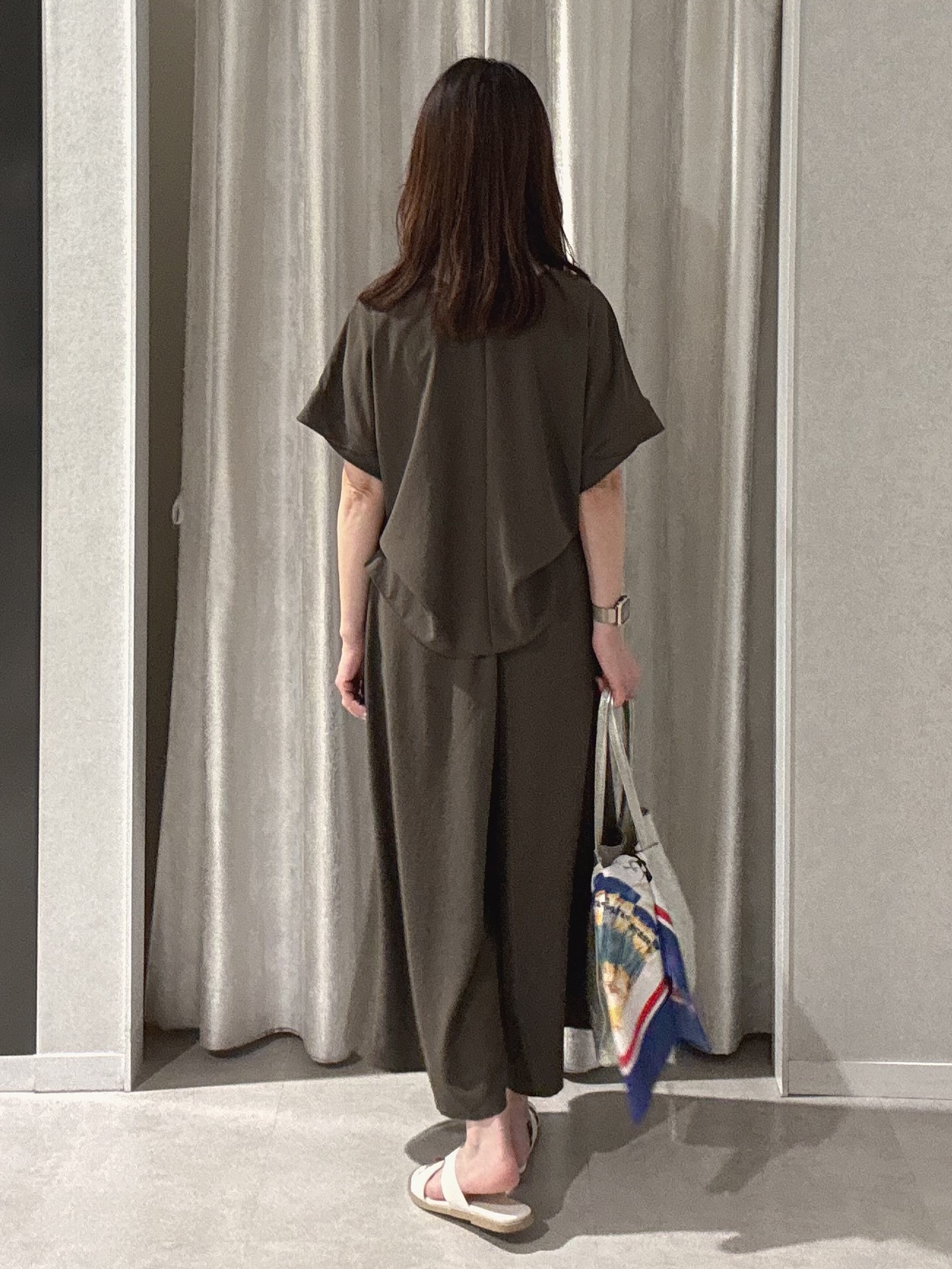 makiさんの「UNTITLED｜【前後2WAY/はっ水/セットアップ可】リラクシーフレンチスリーブブラウス」を使ったコーディネート