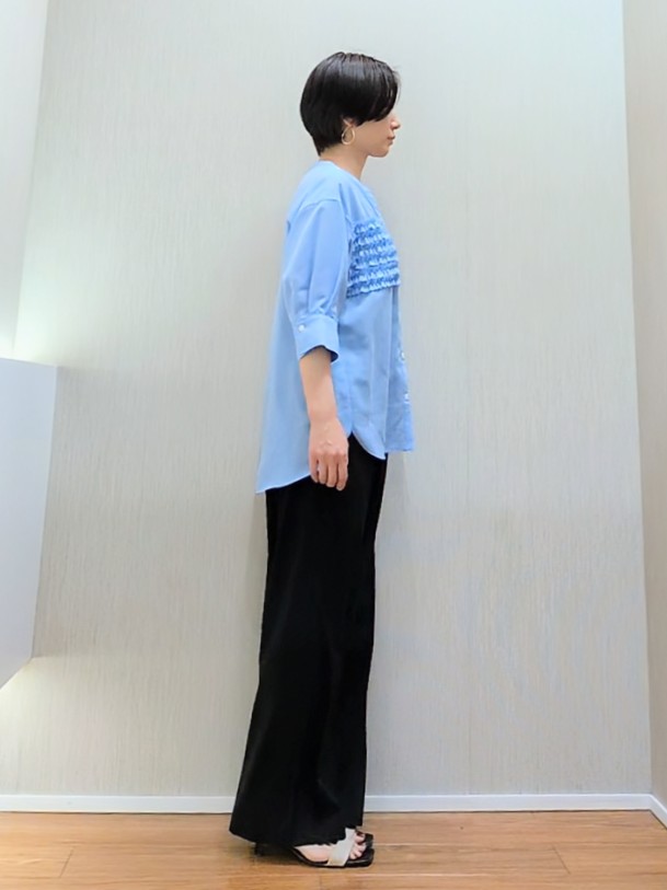 ミズタさんの「UNTITLED｜【接触冷感/通気性/洗える】フロントフリルブラウス」を使ったコーディネート