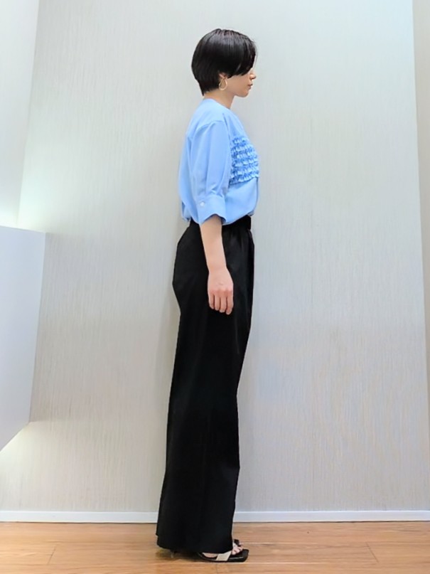 ミズタさんの「UNTITLED｜【接触冷感/通気性/洗える】フロントフリルブラウス」を使ったコーディネート